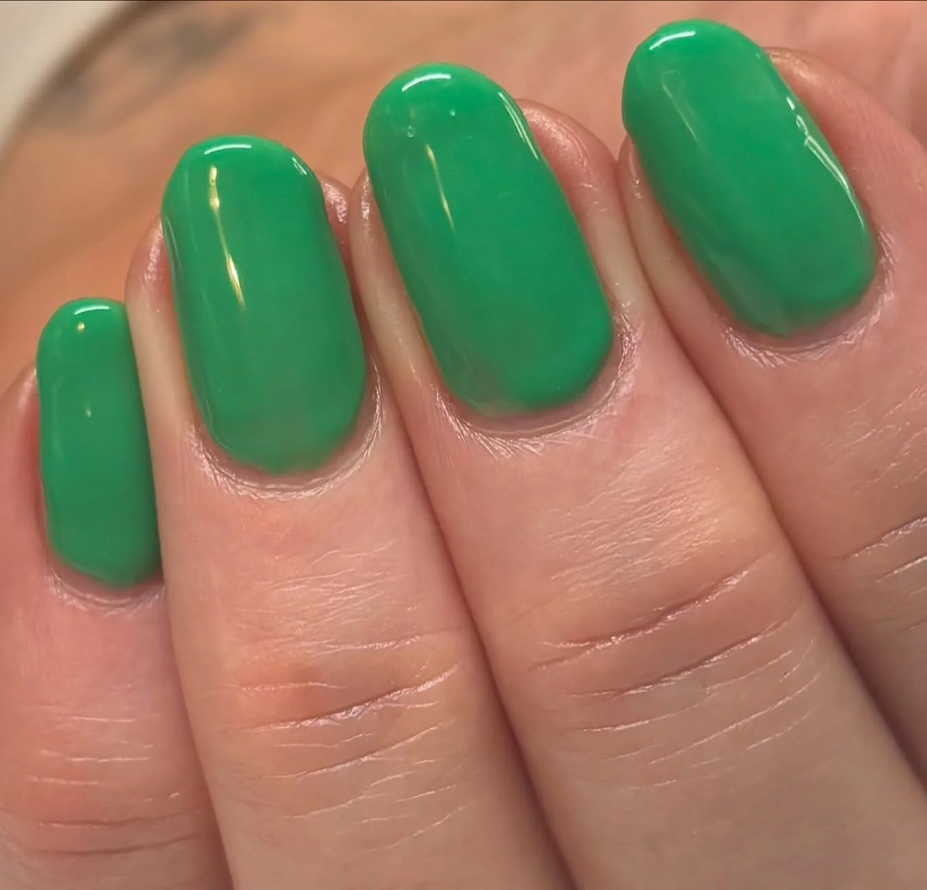 💚 A fab summer green for a splash of colour. 💚
There has been lots of pinks and reds so far this summer so I thought today I&rsquo;d switch it up with something different. 

#greennails #sunmervibes☀️ #clanails #freshnails #clevedonnails #lovenails