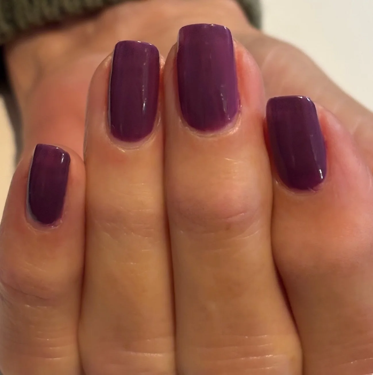 I used this gorgeous colour yesterday, it&rsquo;s a perfect purple hue for autumn. 💜
#autumncolours #clanails #newnails #polish #biosculpturenails #clevedonnails #clevedonnailsalon #healthynails #naturalnails