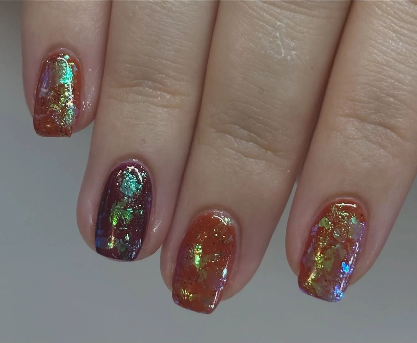 These nails scream autumn vibes, from toffee apples to autumn leaves, I love them. 
#autumnvibes🍁🍂🍃☀️#newnails #clanails #biosculpturenails #healthynails #lovenails