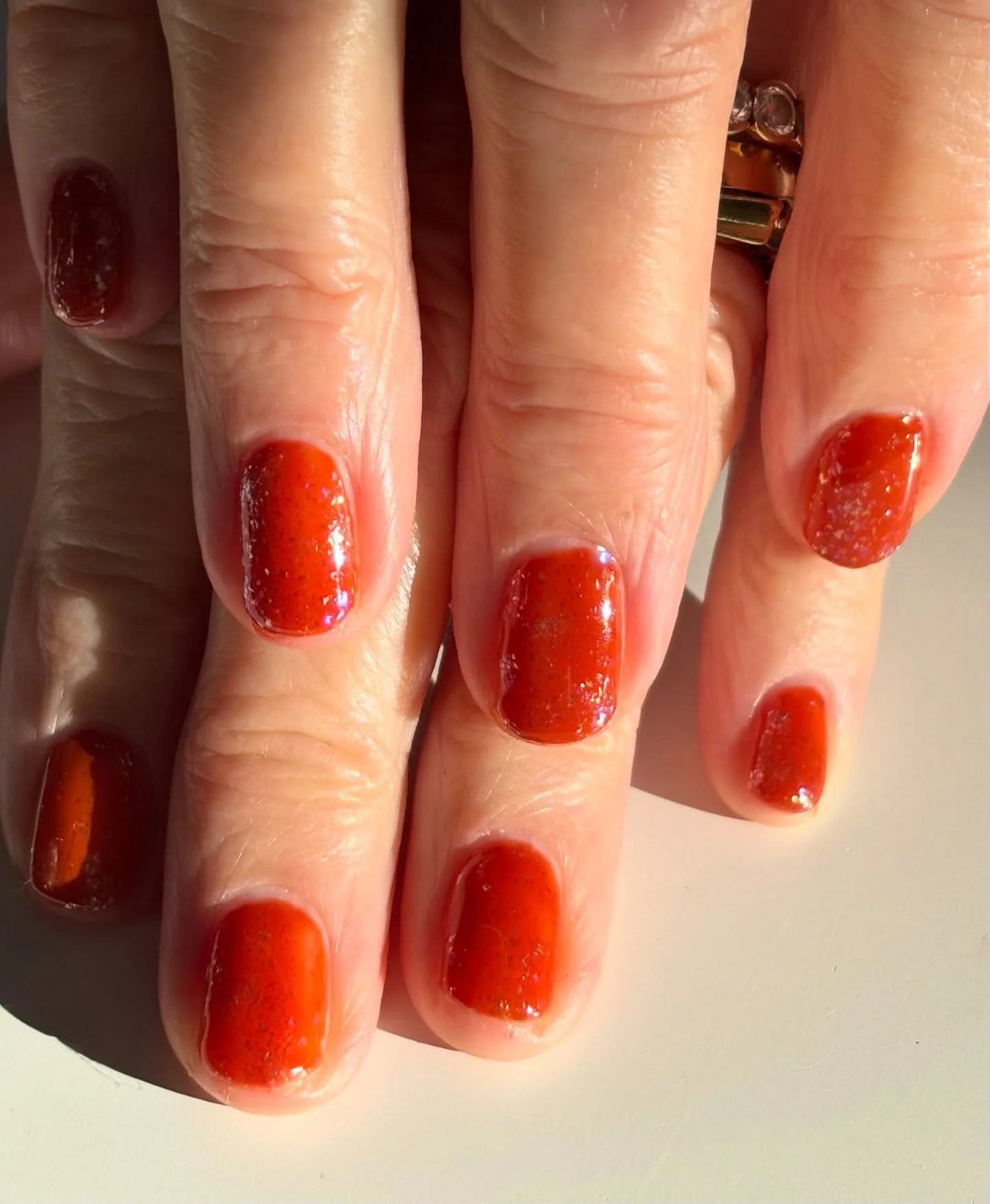 I loved  how the sun was catching these nails the other day. They had a sprinkling of glitter which sparkled in the sunlight. 
#clanails #clevedonnails #biosculpturegel