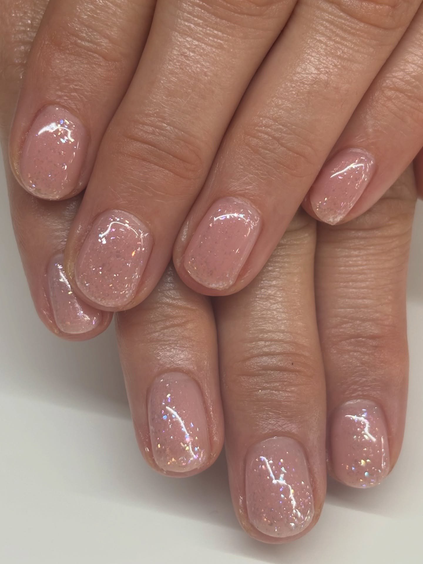 The cutest set of nails with a delicate glitter to give that little bit of sparkle. 
#clanails #biosculpturenails #clevedonnails