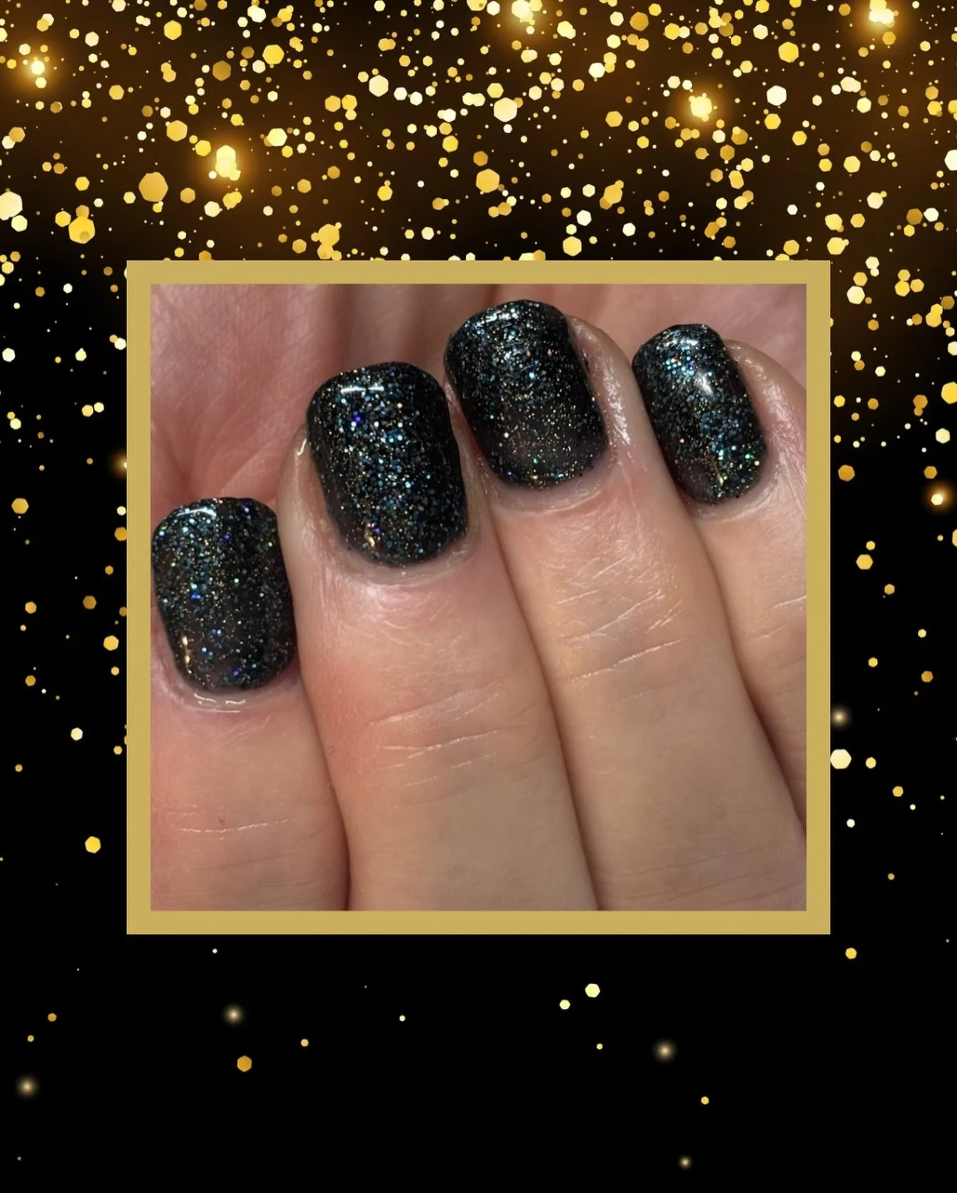 Christmas is coming and the sparkle is in full flow in CLA nails. 
Glitter is always a look for the Christmas party season! 
Are your nails party ready? There are still a few last minute appointments for next week. 
#biosculpturenails #clanails #clev