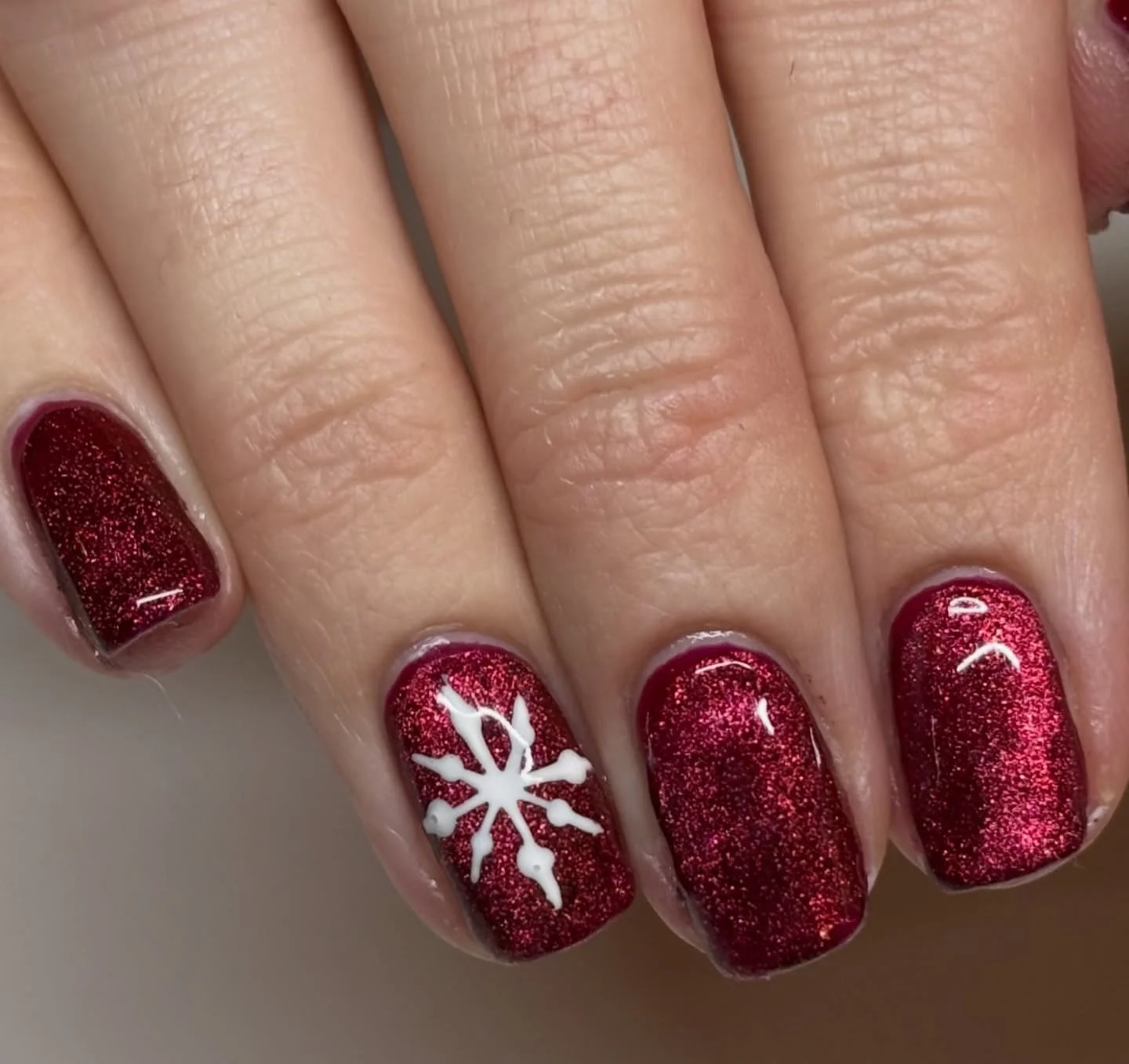 Cat eyes and snowflakes - a Christmas nail dream. ❤️
I so love creating Christmas nails. 
#clanails #biosculpturenails #christmasnails❤️