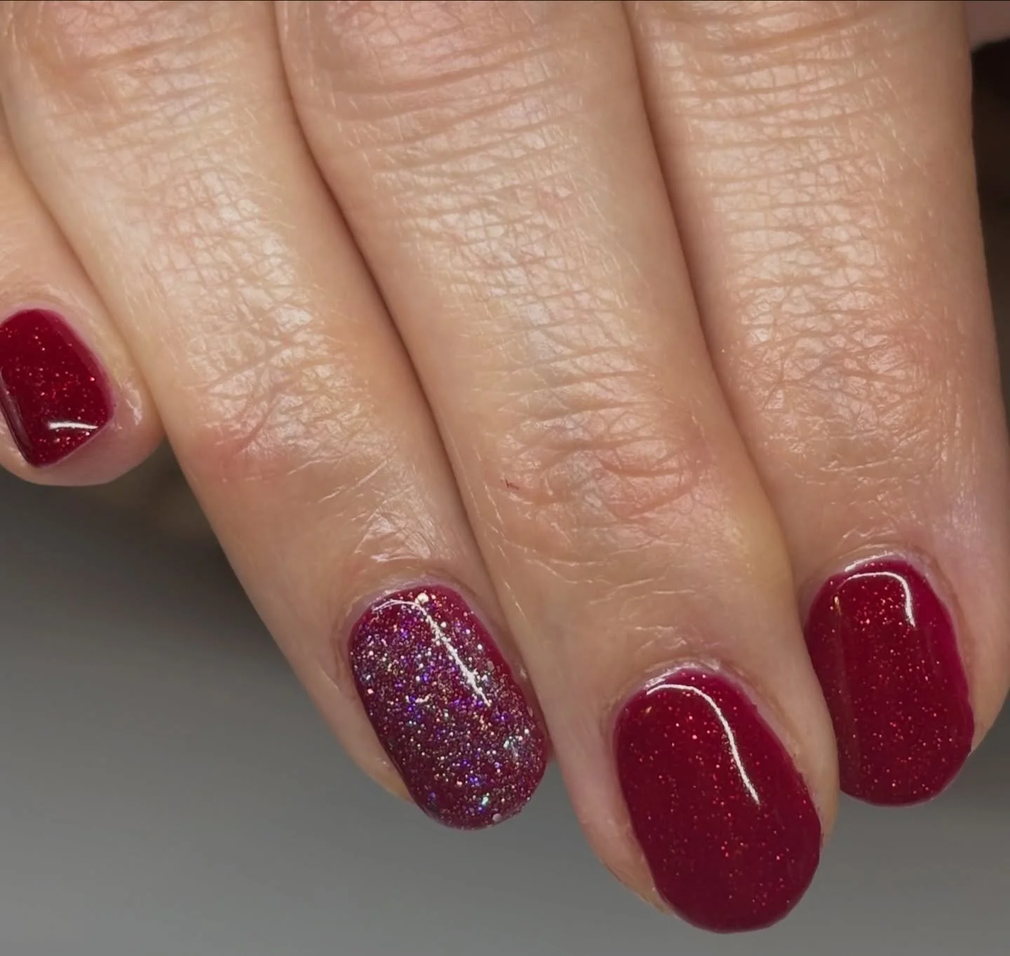 Can you ever have too much glitter at Christmas time!! 
#clannails #glitternails #clevedonnails