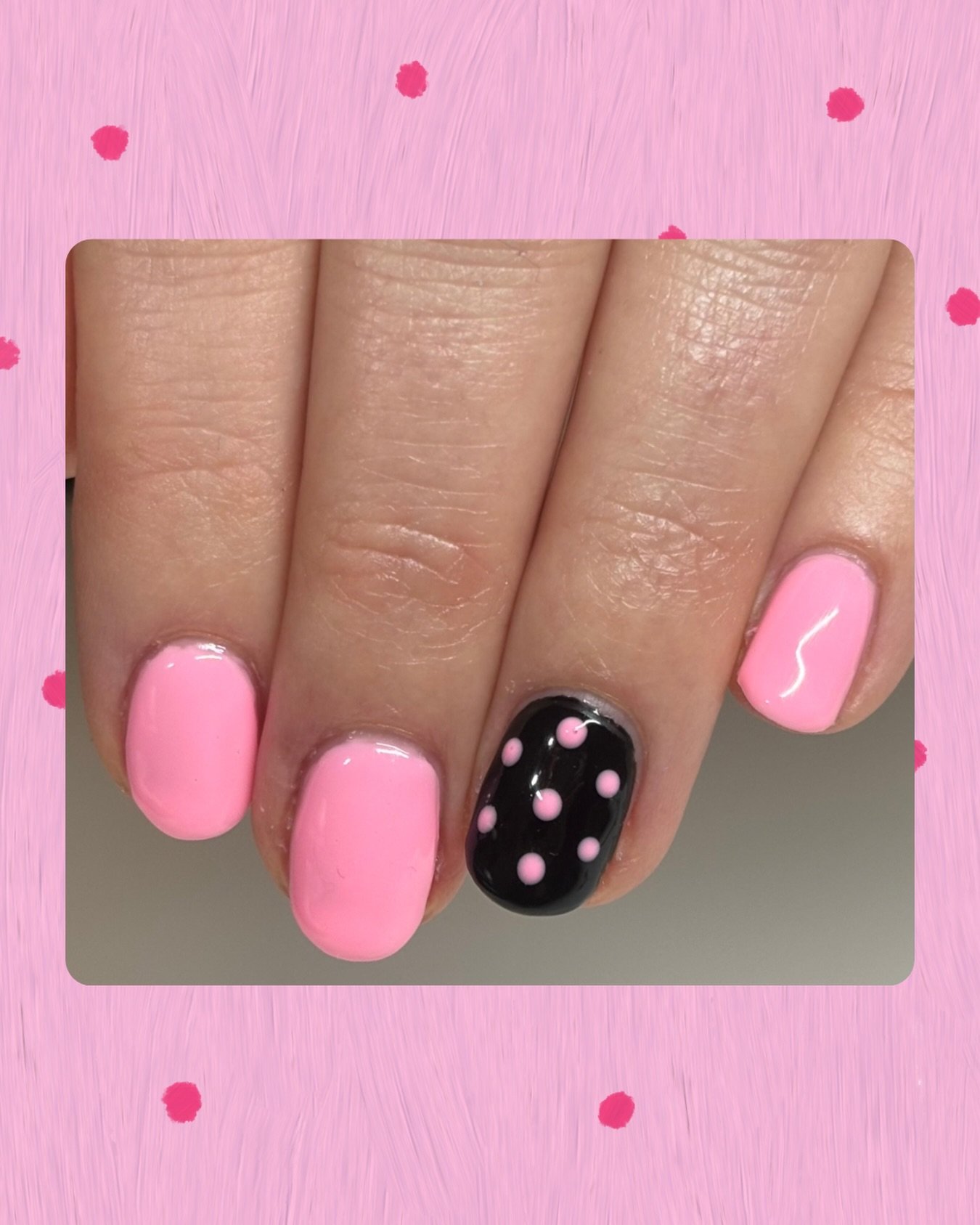 Absoloutley love these cute nails. 
You can&rsquo;t beat a good polka dot. 🟣⚫️🟣
#nails #clanails #bioscilpturenails #clevedonnails #healthynails
