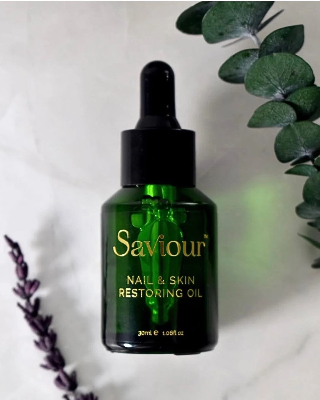Let me tell you why I love this oil so much. 

💚it soaks into the nails really well 

💚Soothes skin and inflammation

💚Prevents splits and breaking nails

💚Strengthens weak nails. 

💚 It also smells AMAZING!! 

#clevedonnails #lovenails #clanail