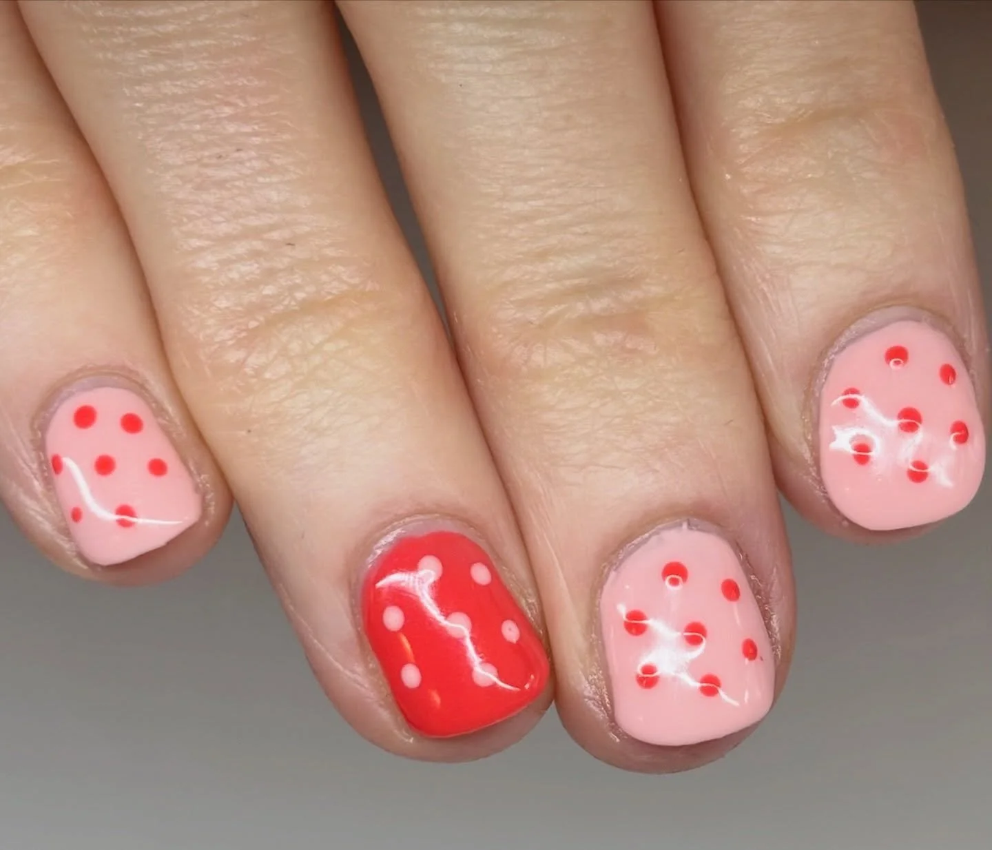 It feels like we've caught a few glimpses of spring weather and I'm totally loving it. 
Can we also talk about cute spring nails, I love all the spring colours. 
#spring #clanails #biosculpturenails #clevedonnalls