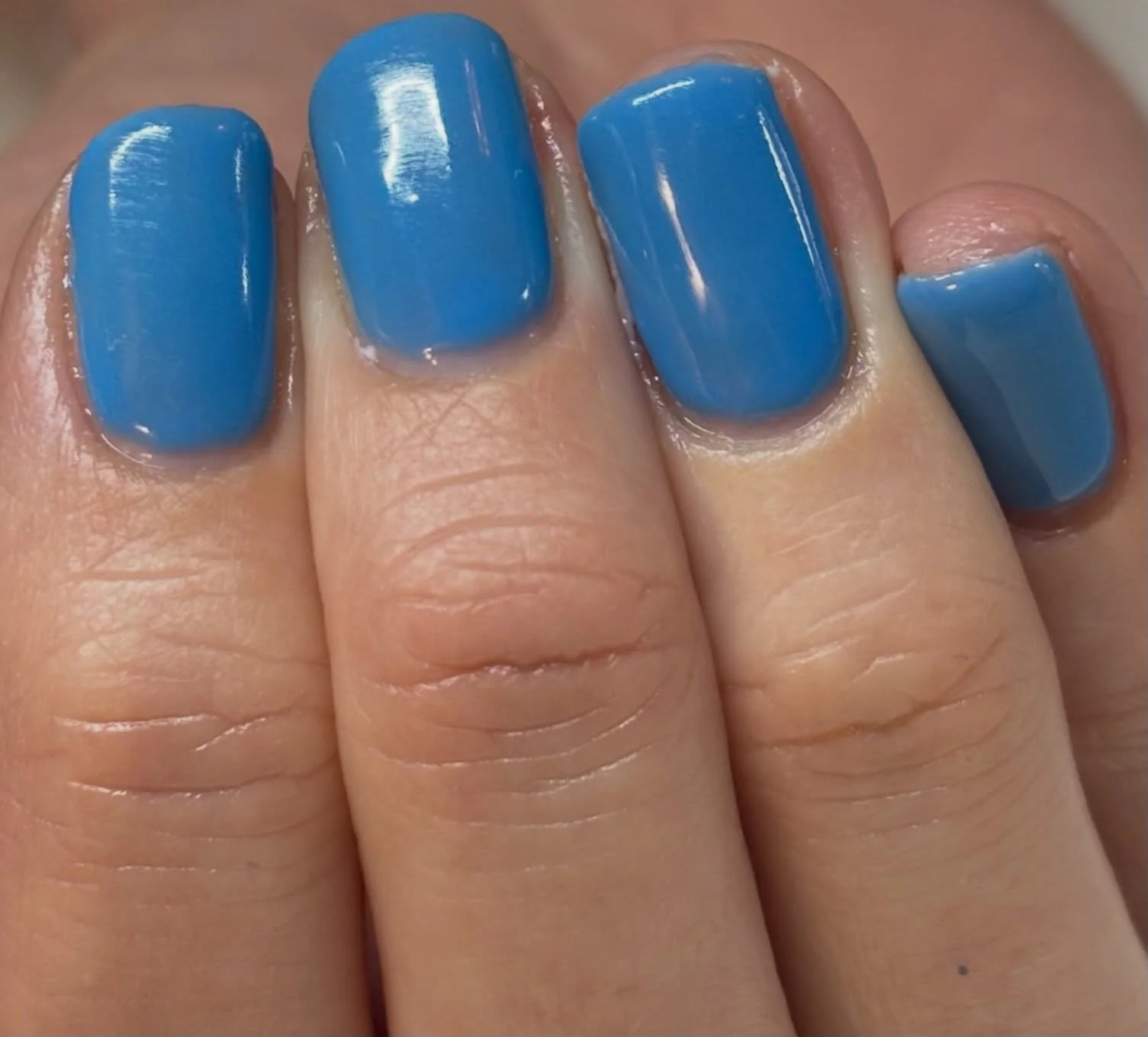 This blue is one of the new collection for this summer and I think it&rsquo;s going to be a big hit. 💙
#bluenails #summermanicure #clanails #biosculpturenails #clevedonnails