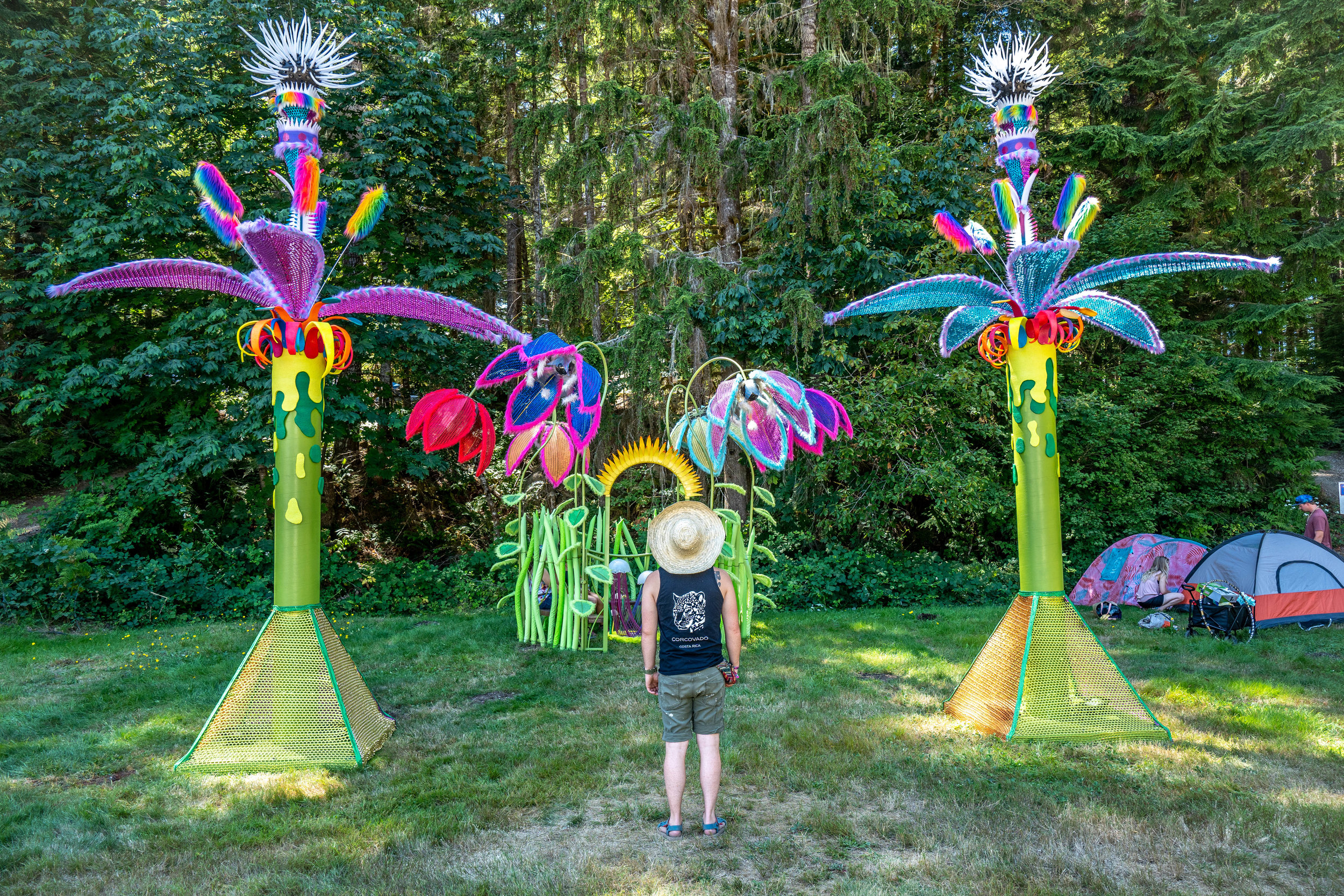  A massive floral art installation just outside the festival gates. 