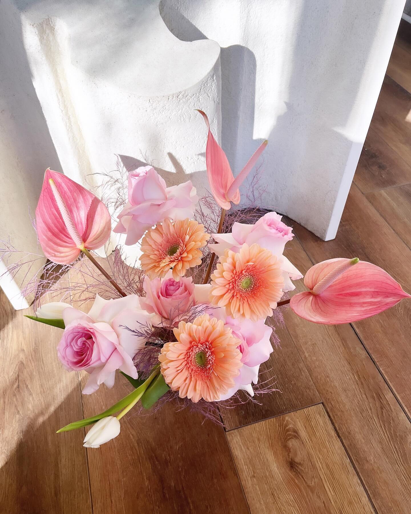 Sometimes we don&rsquo;t have the words&hellip;even for a fun occasion like a birthday or anniversary! 🎈🎈🎈

Flowers are like these delicate messengers articulating sentiments and emotions on our behalf.  Their colors, scents and varieties will spa