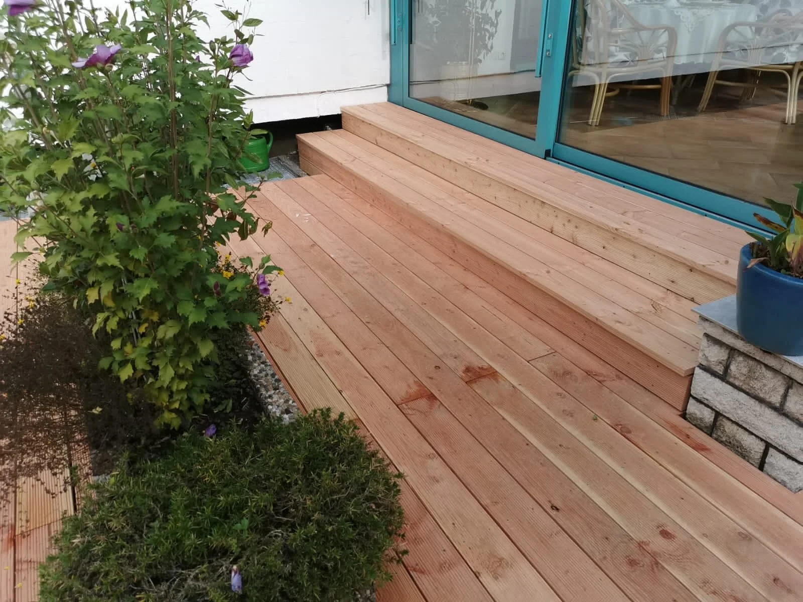 Terrassensanierung mit wetterbeständiger Lärche