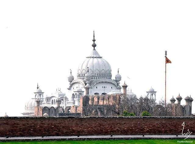 The Samadhi of Maharajah Ranjit Singh is located inside the Gurdwara Dera Sahib in Lahore. Ranjit Singh was the founder of Sikh empire and ruled Punjab longer than any other Punjabi. #punjab #lahore #sikh #history #travel #travelphotography #worldtra