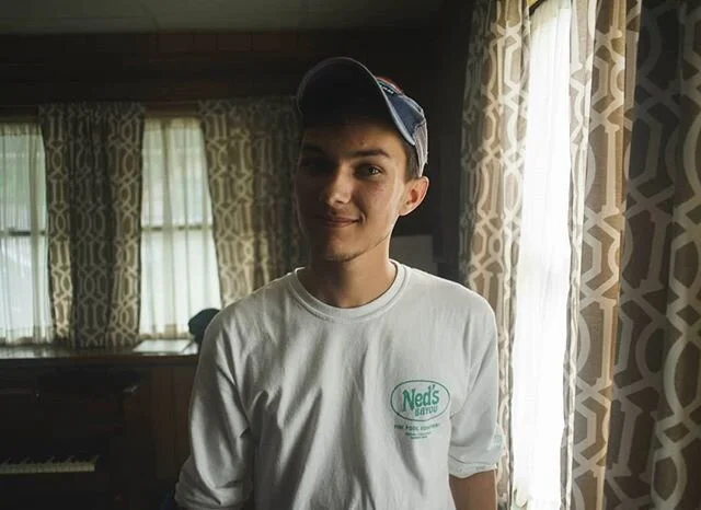 my mom likes this picture of me more than most of the ones i post because im not being weird in it. this means i need more weird pictures of myself or else im only gonna have boring content. please help out by snapping pictures of me being zAnY in pu