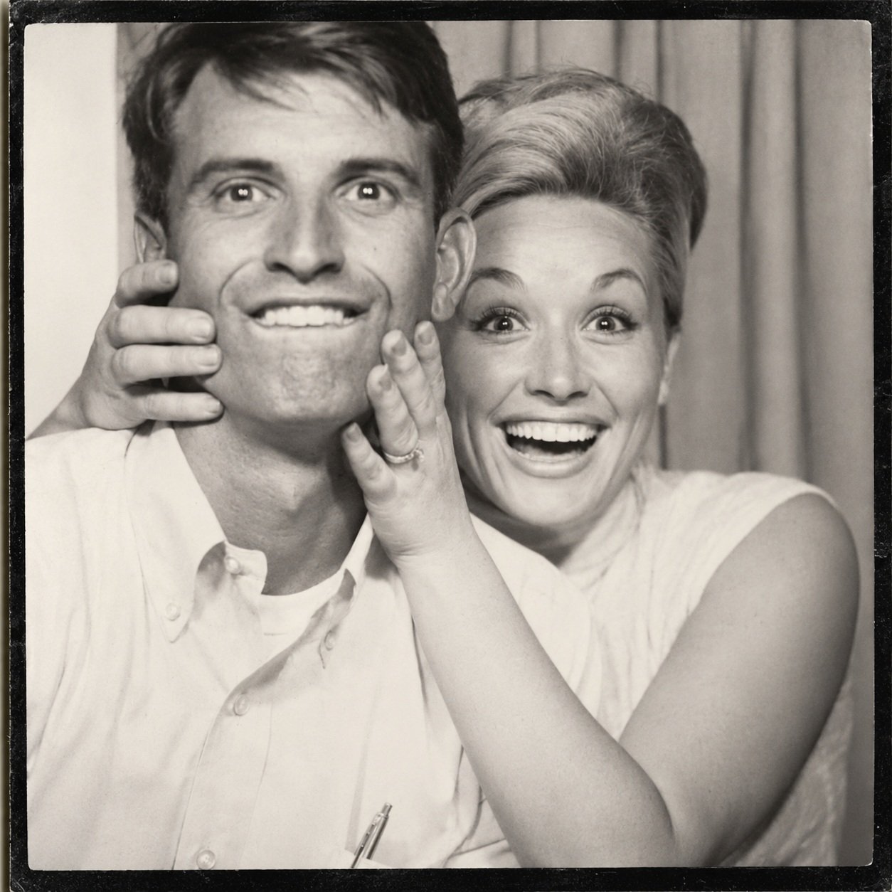 Dolly Parton + an iconic Photobooth = pure personality. ✨

There&rsquo;s something special about stepping behind the curtain of a classic Photobooth. The posing stops, the personality comes out, the flash goes off&mdash;and for a few moments, you sim