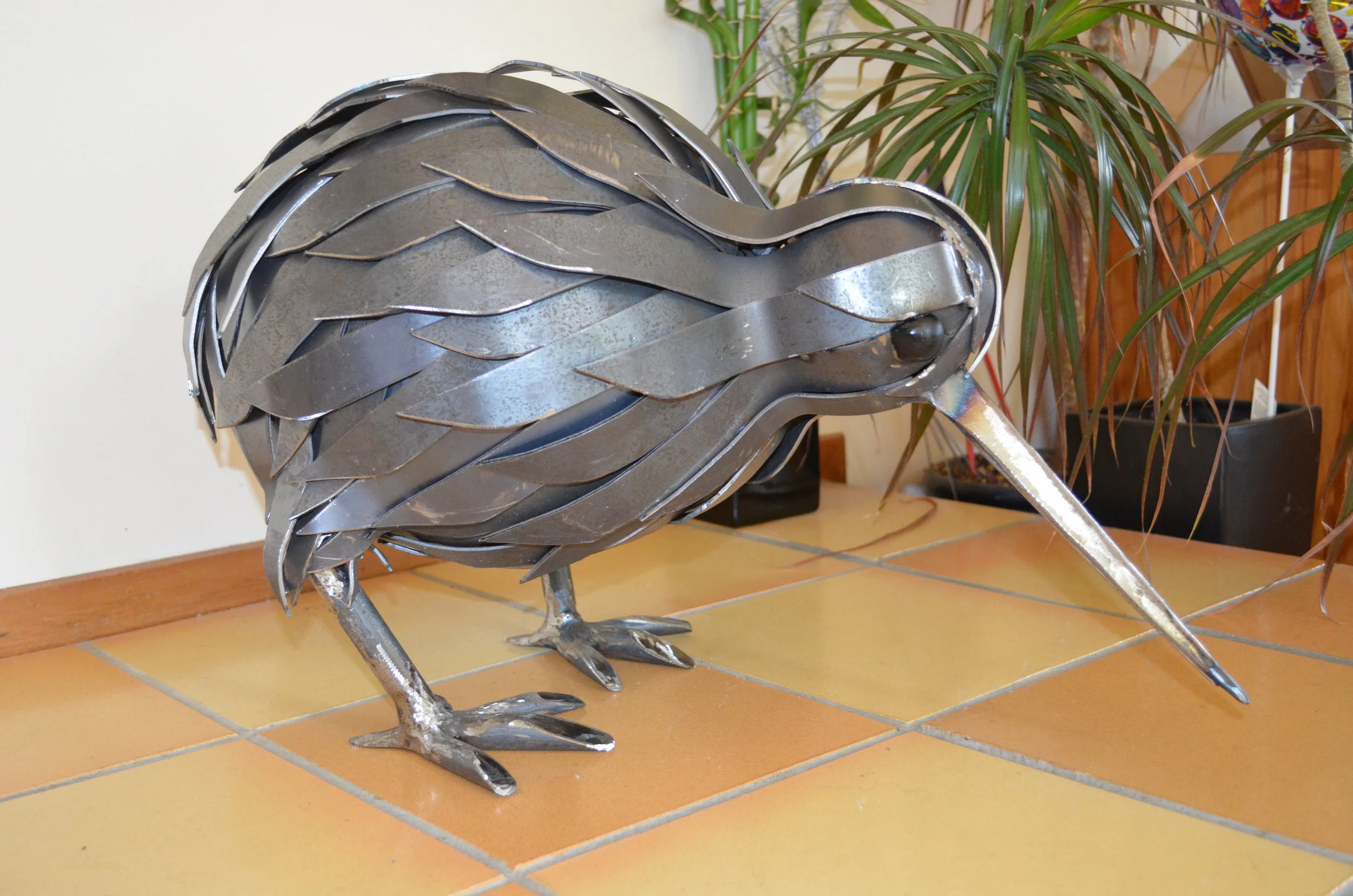 Indoor steel large Kiwi