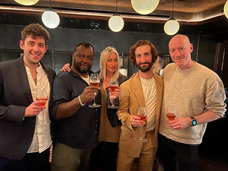 I am so excited to share that I have signed a global publishing deal with @stellarsongsltd , @distillermusic , and @warnerchappelluk ! ✨✨✨ Feeling incredibly grateful and humbled.

Massive shoutout to the most amazing team, and especially @theorigina