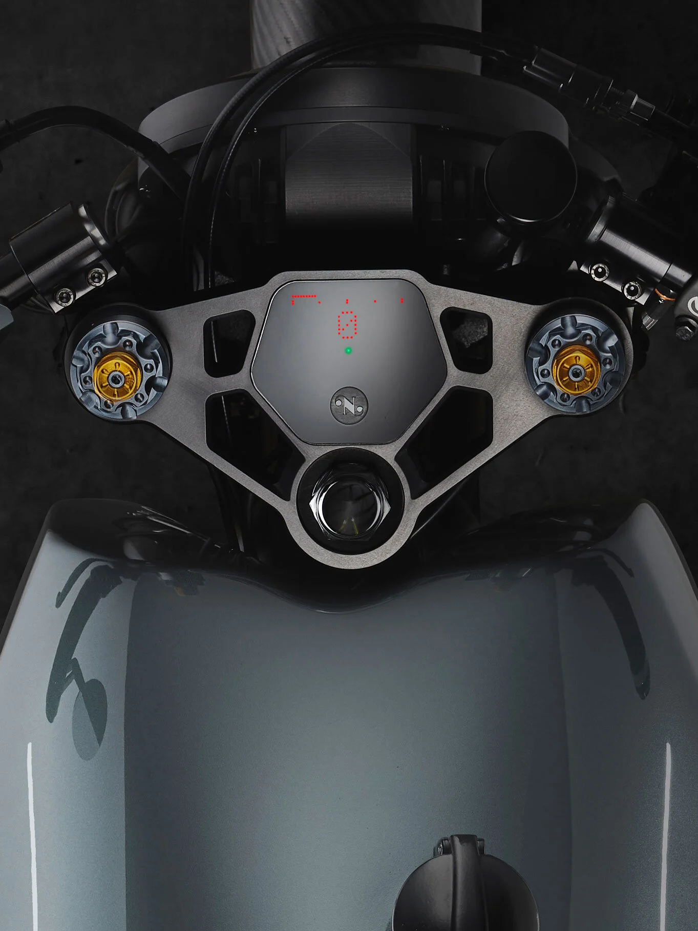191142_T_THRUXTON_SHOT_05-dash-crop.jpg
