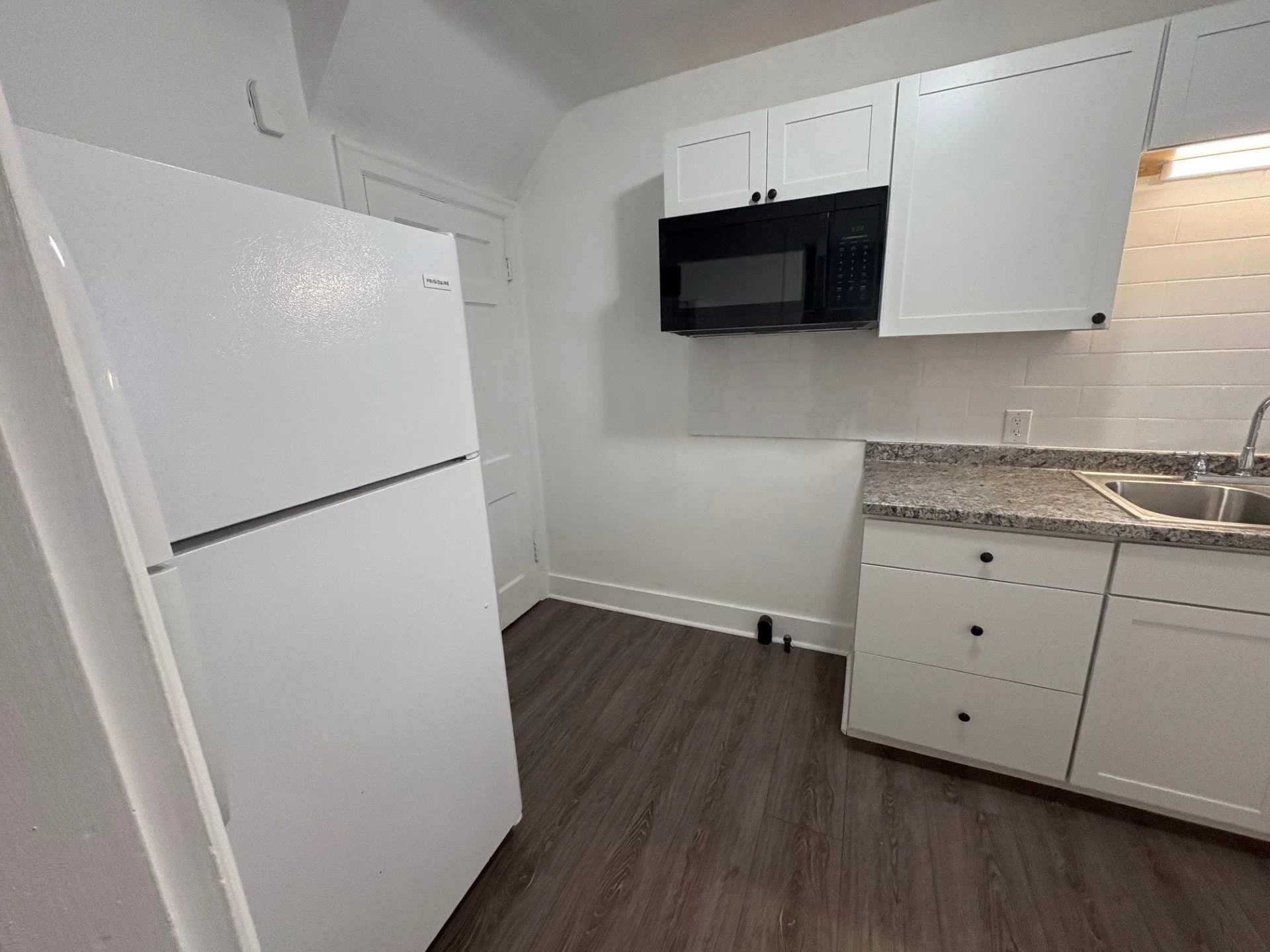 Kitchen 2.jpg