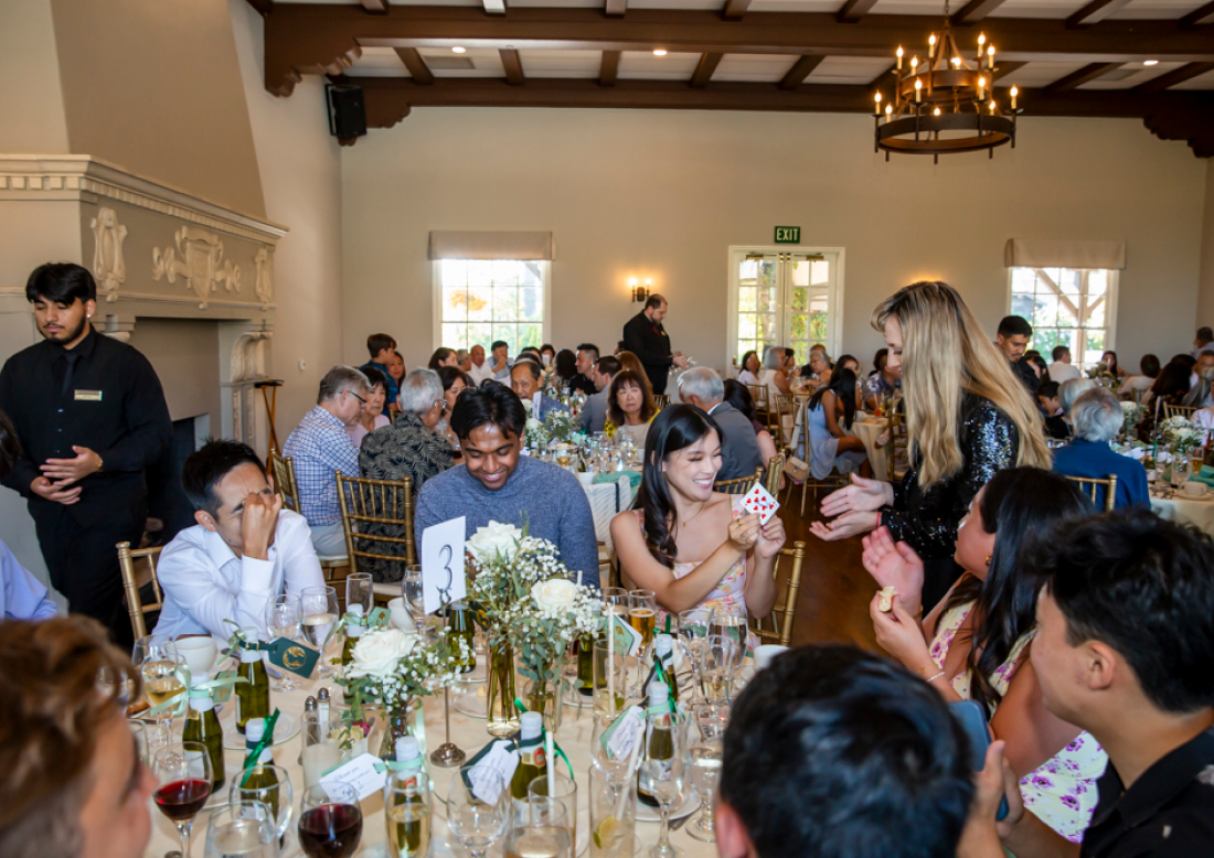 Strolling Magician San Francisco for Weddings