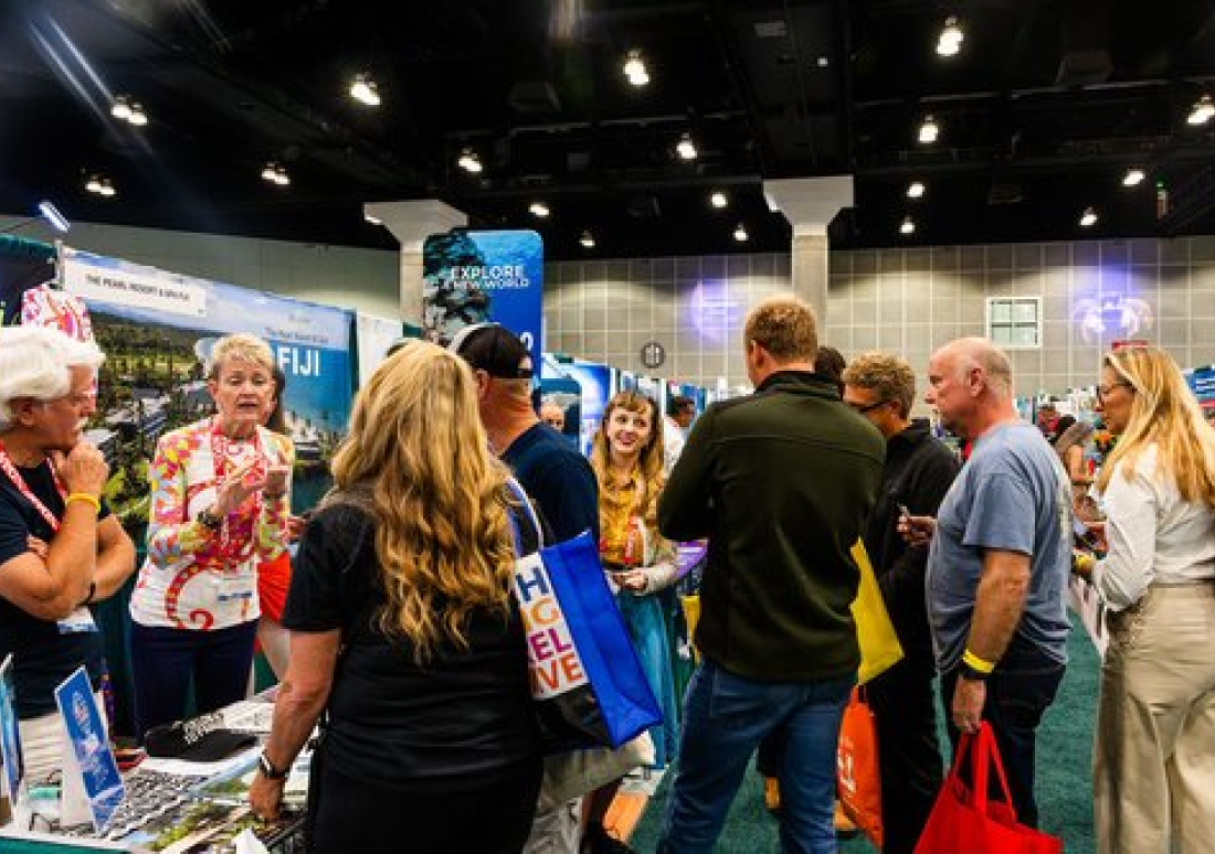 How a Las Vegas Trade Show Magician Helps Booths Attract Bigger Crowds