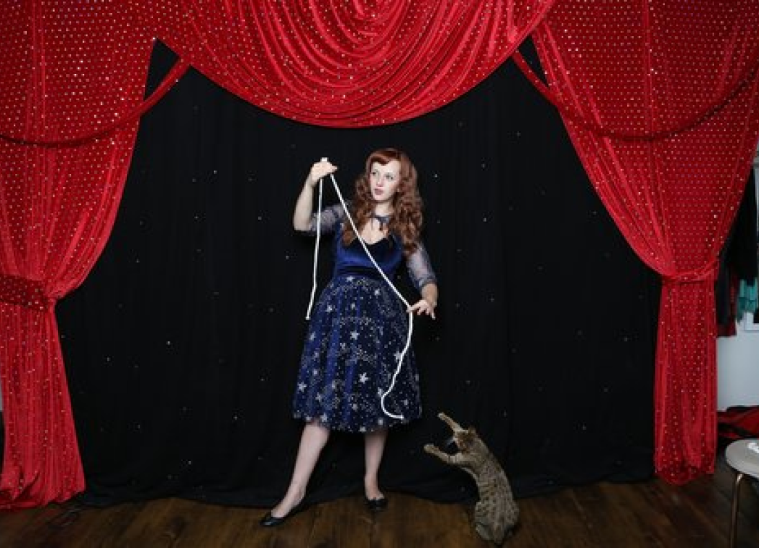Strolling magician: Transform Your Event with Magical Katrina