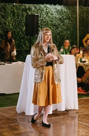 Strolling Magician for Weddings: Magic for Your Cocktail Hour and Reception
