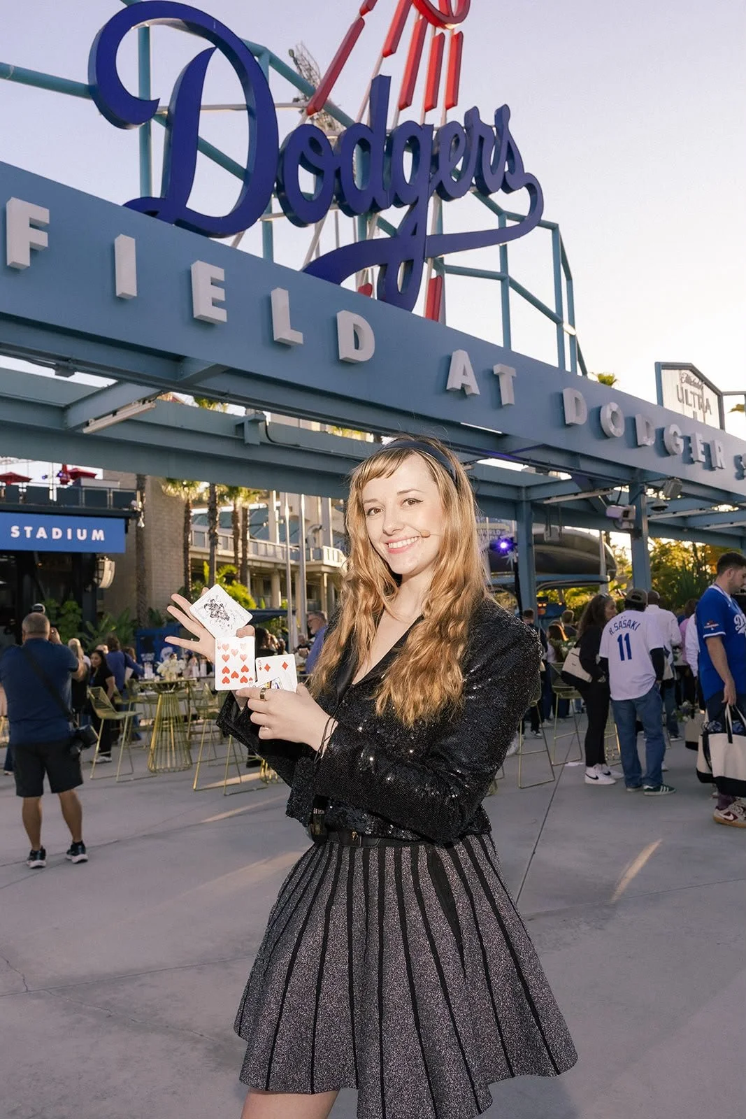 Strolling Magician Los Angeles for Birthday Events