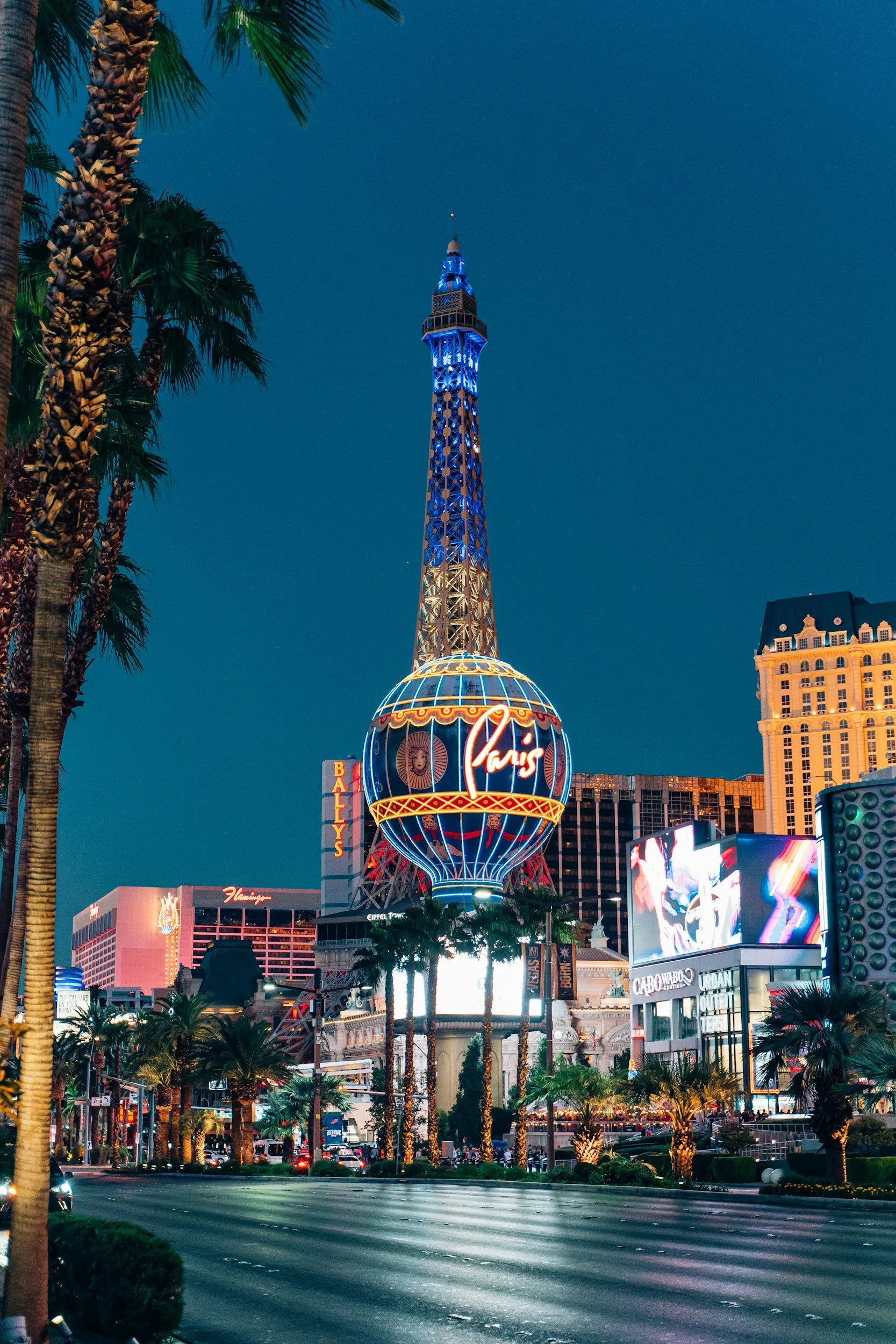 How a Las Vegas Bachelorette Party Magician Brings the Bride's Crew Together