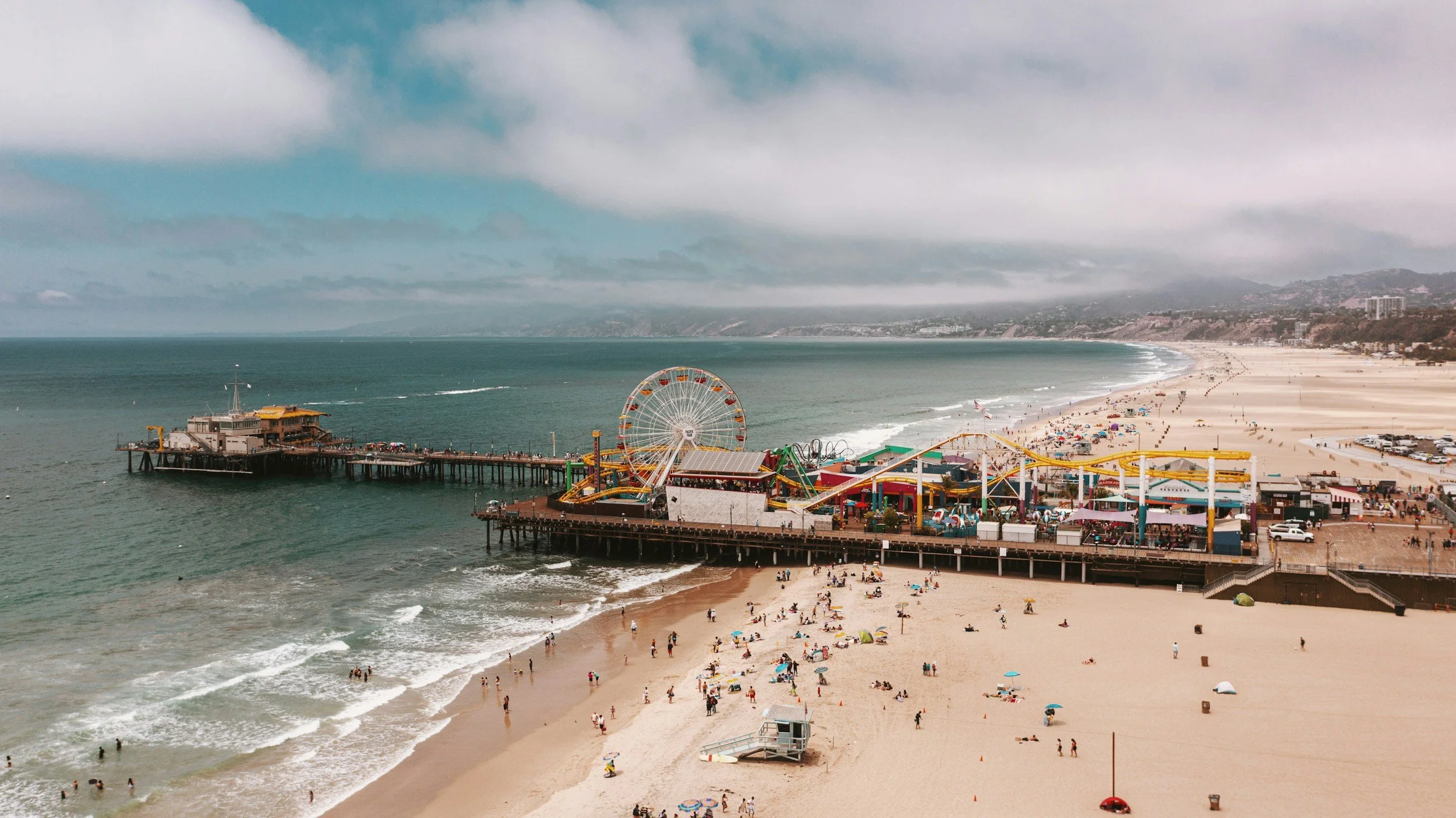 When to Book a Strolling Magician in Los Angeles