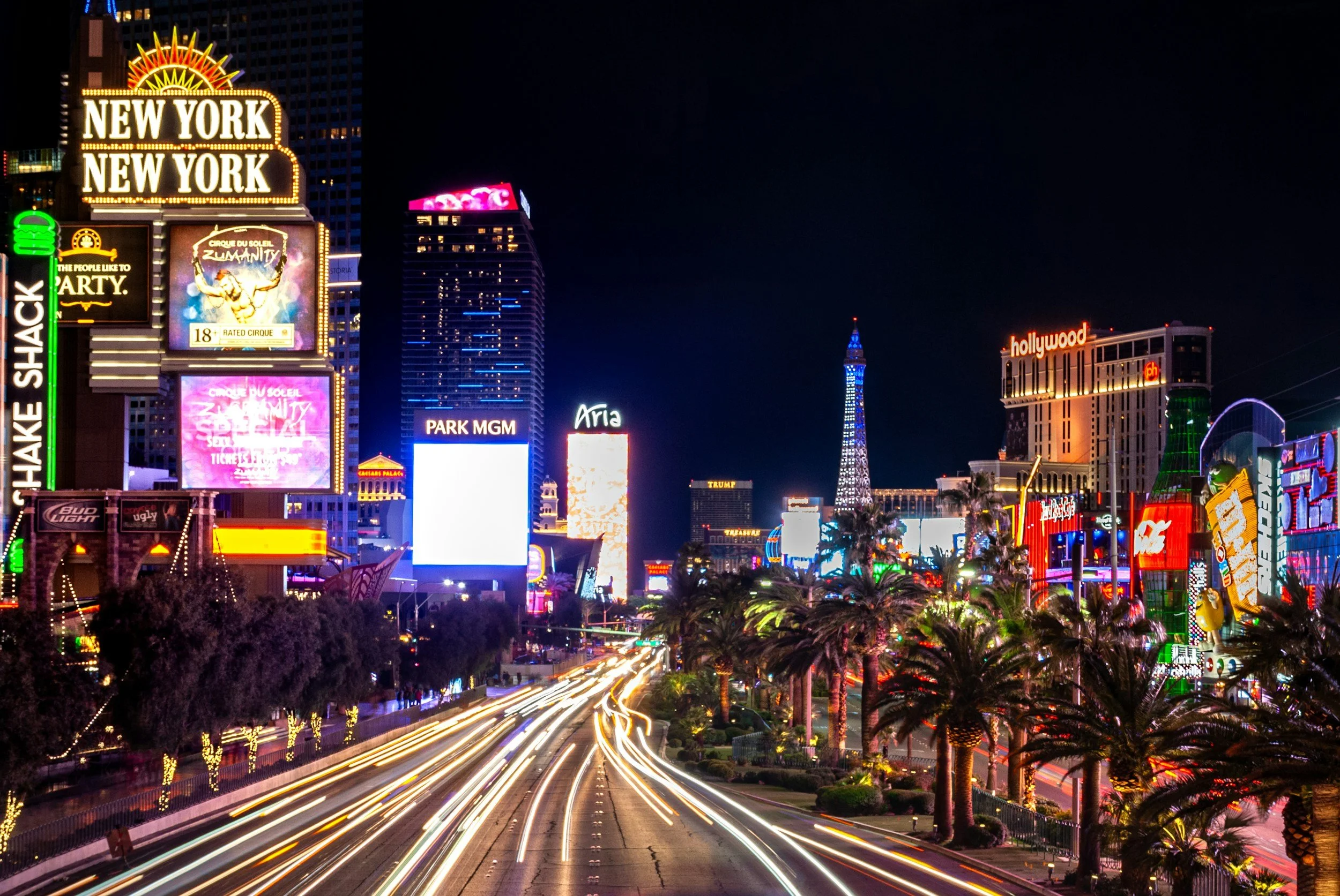 Strolling Magician Las Vegas for Incentive Trips