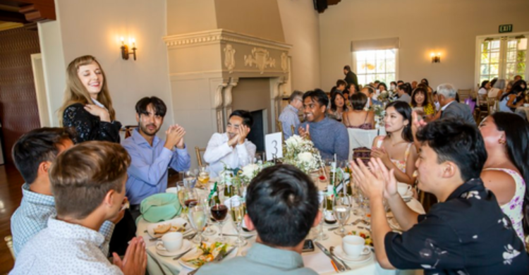 strolling magician in Las Vegas