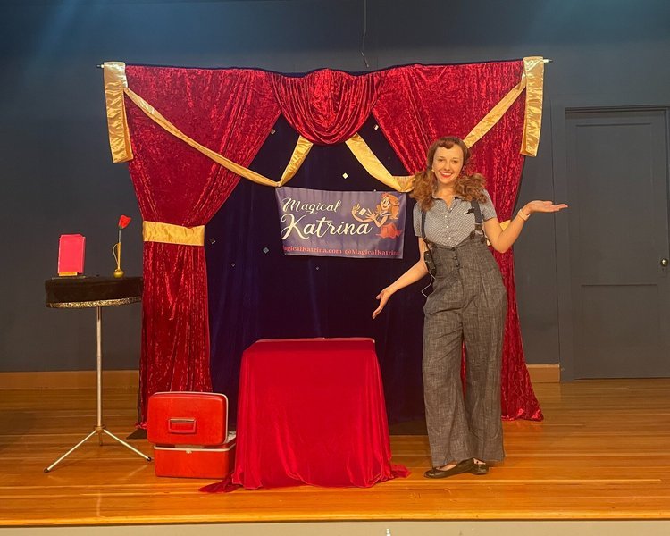 Meet Magical Katrina – A Modern Las Vegas Trade Show Magician