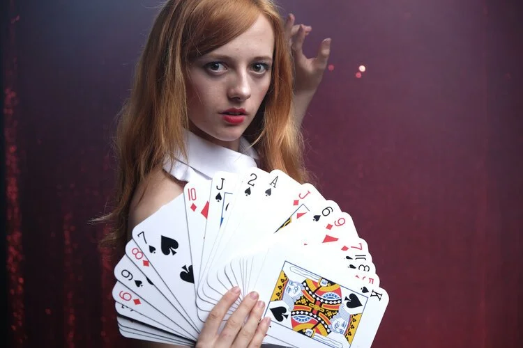 Virtual Magician: Transform Your Online Event with Magical Katrina’s Interactive Magic