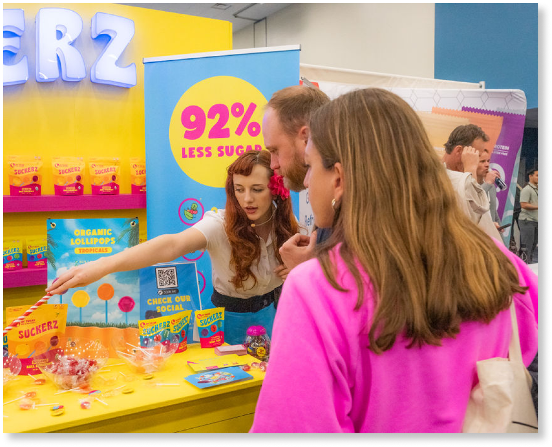 How a Trade Show Magician Can Transform Your Booth Into a Crowd Magnet