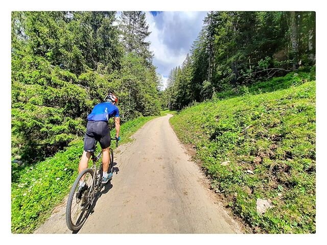 Good chat on quiet roads, followed by a cold beer. Summertime vibes.
.
.
.
.
.
.
#cycling #cyclinglife #cyclingswitzerland #fromwhereiride #switzerland #swissroads #outdoors