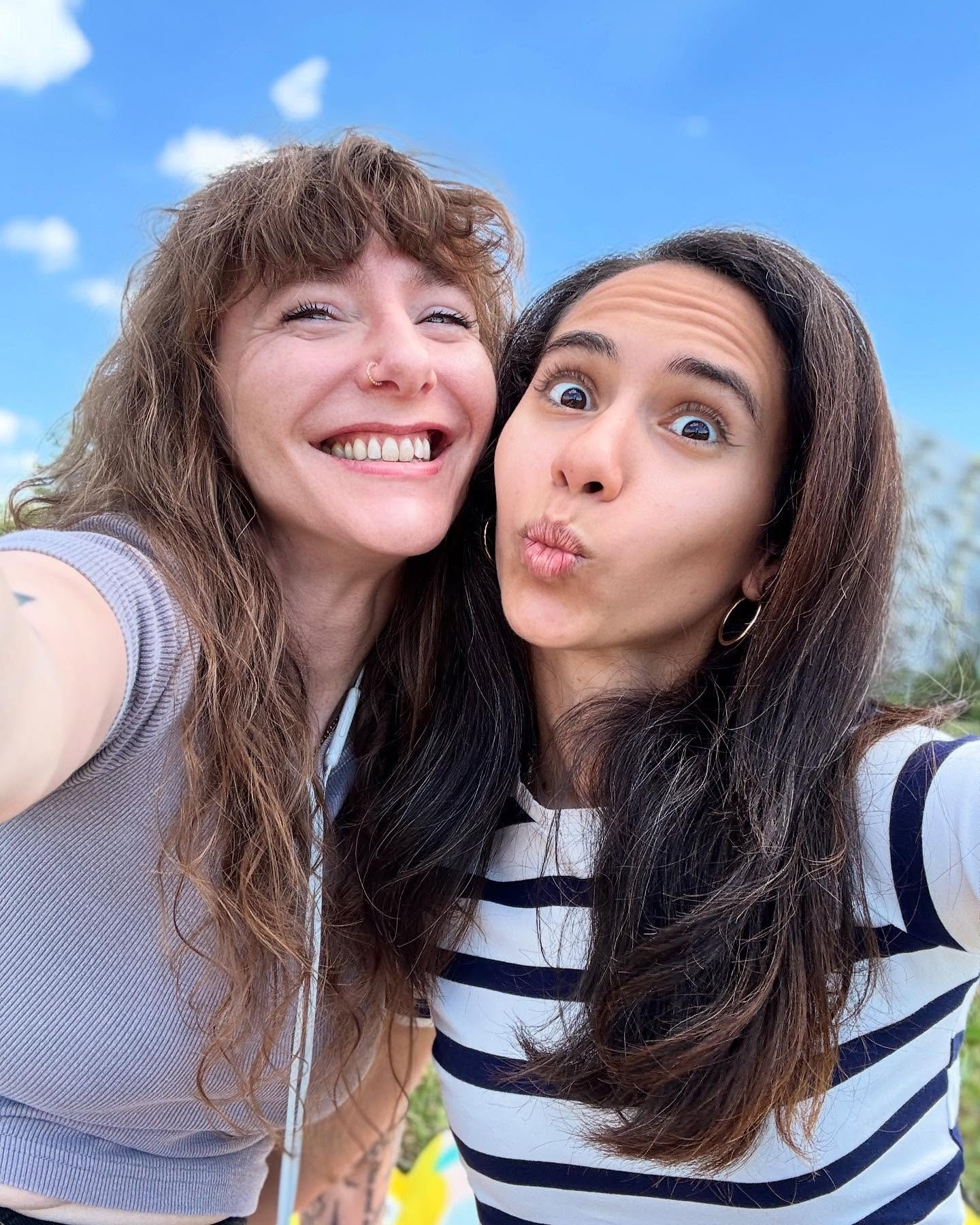 books and snacks by the lake w @bonvitalera 🤘
