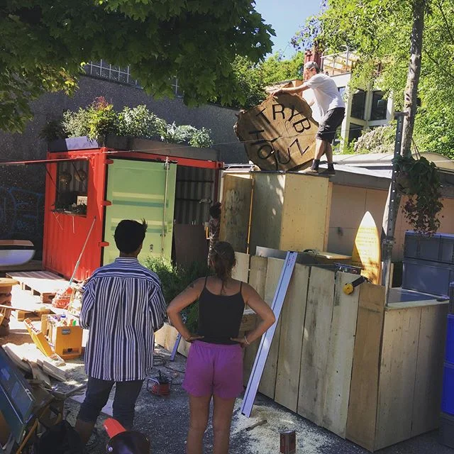 Der letzte Feinschliff wird verpasst, bis morgen am Opening!

Flowerpower by libelle-blumenwerkstatt!🌸 #trybhouzbar #trybhouz #aare #bern #altenberg #summer2019 #aareschwumm #flowerpower