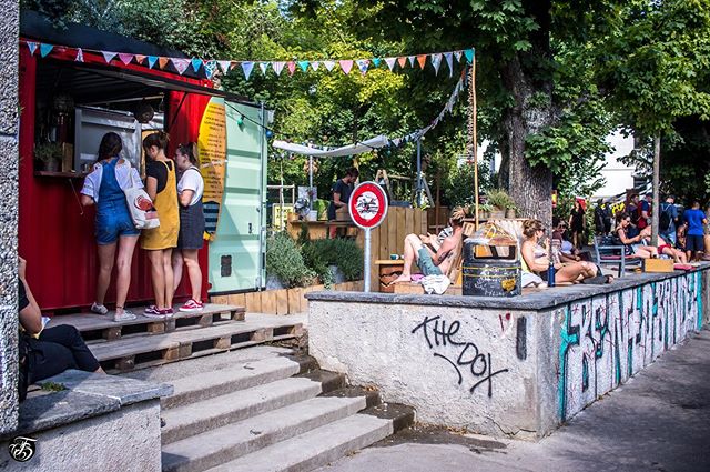 D Sunne isch zr&uuml;ck und d Aare het 19 Grad! Ch&ouml;met verbi, mir si UM&Auml;! ☀️ #trybhouz #trybhouzbar #aare #bern #b&auml;rn #altenberg #containerbar 📸 @srhtom