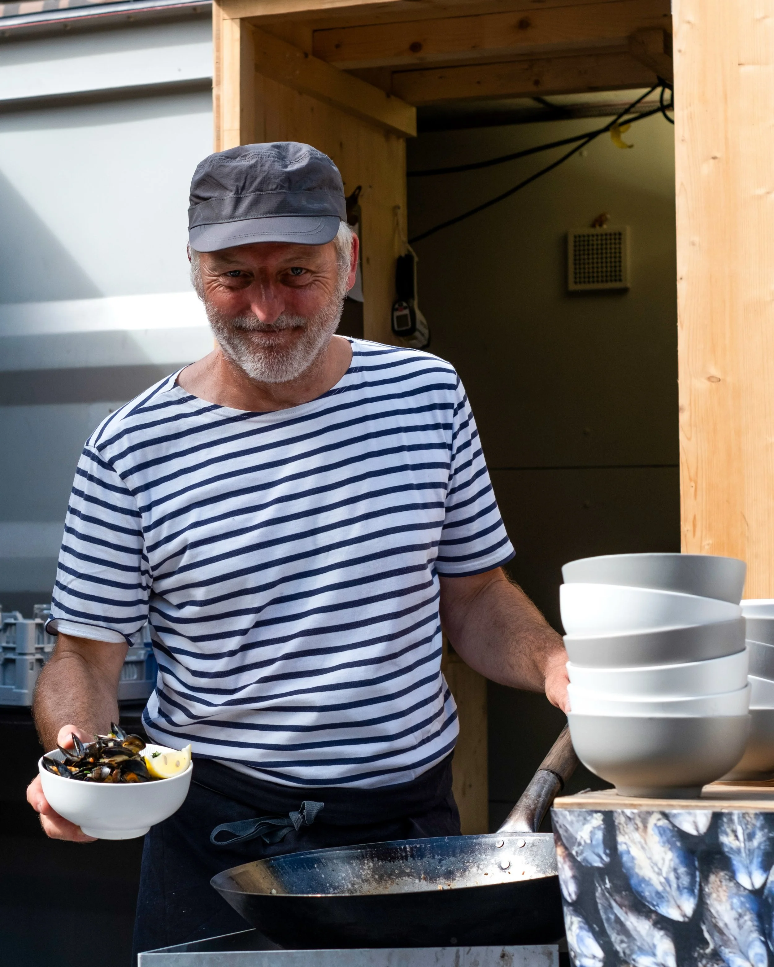 Es ist wieder Moules-Zeit. 🦪

An zwei Abenden servieren wir euch unser beliebtes Muschel-Special: 5.8. &amp; 26.8. Frisch zubereitet, sommerlich und am sch&ouml;nsten direkt bei uns am Wasser. 😎🌊

Am besten gleich die Daten im Kalender markieren -