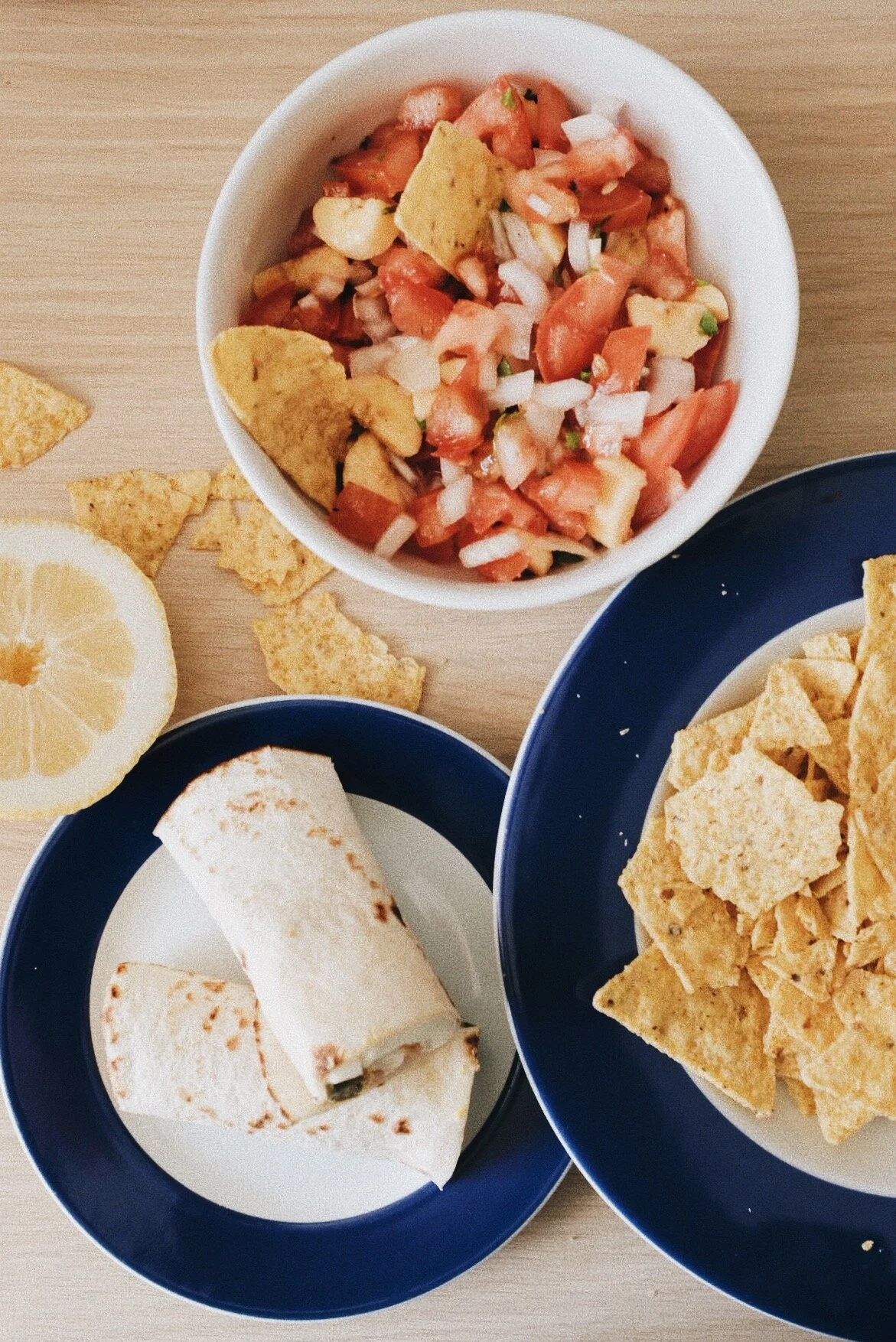 Wraps de Salmão Fumado com Salsa de Banana