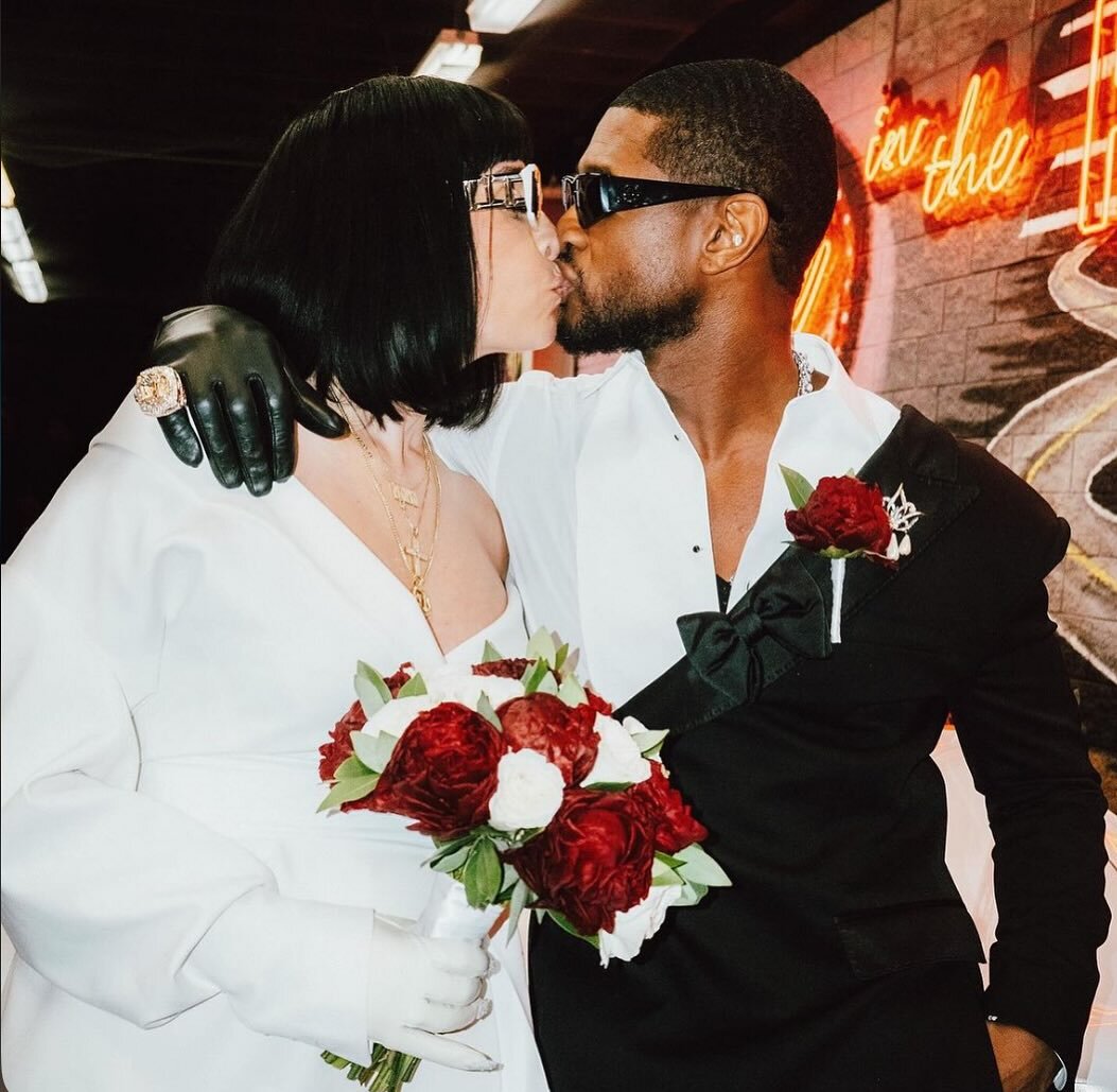 ✨Happy Valentine&rsquo;s Day! ❤️

Congratulations to Usher and his longtime girlfriend Jenn Goicoechea on tying the knot this past weekend in Vegas! 💍🎉 

They couldn&rsquo;t wait to celebrate their love and opted for a unique drive-thru tunnel wedd