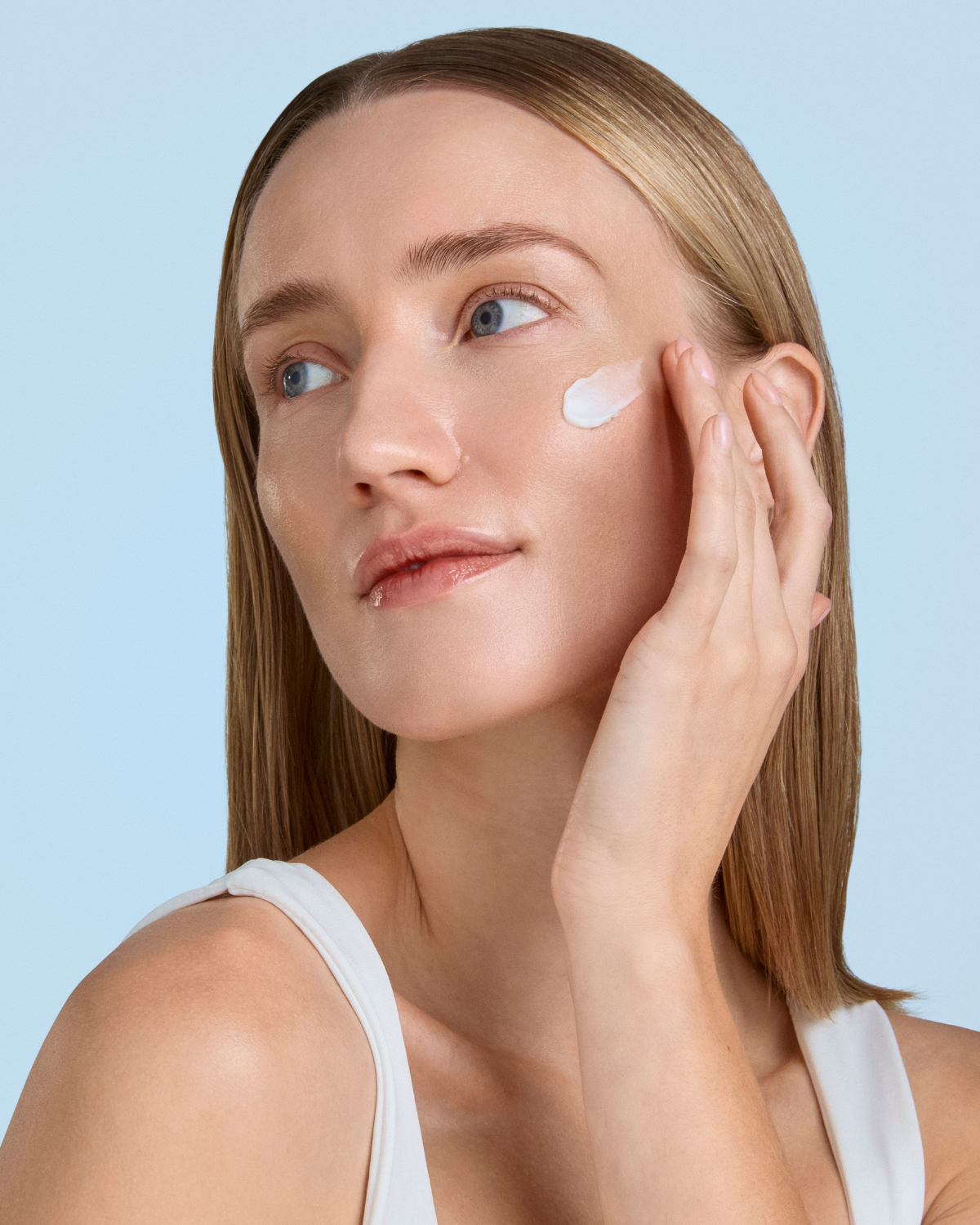 Intensive Hydrating Moisturizer Swatch + Model.png