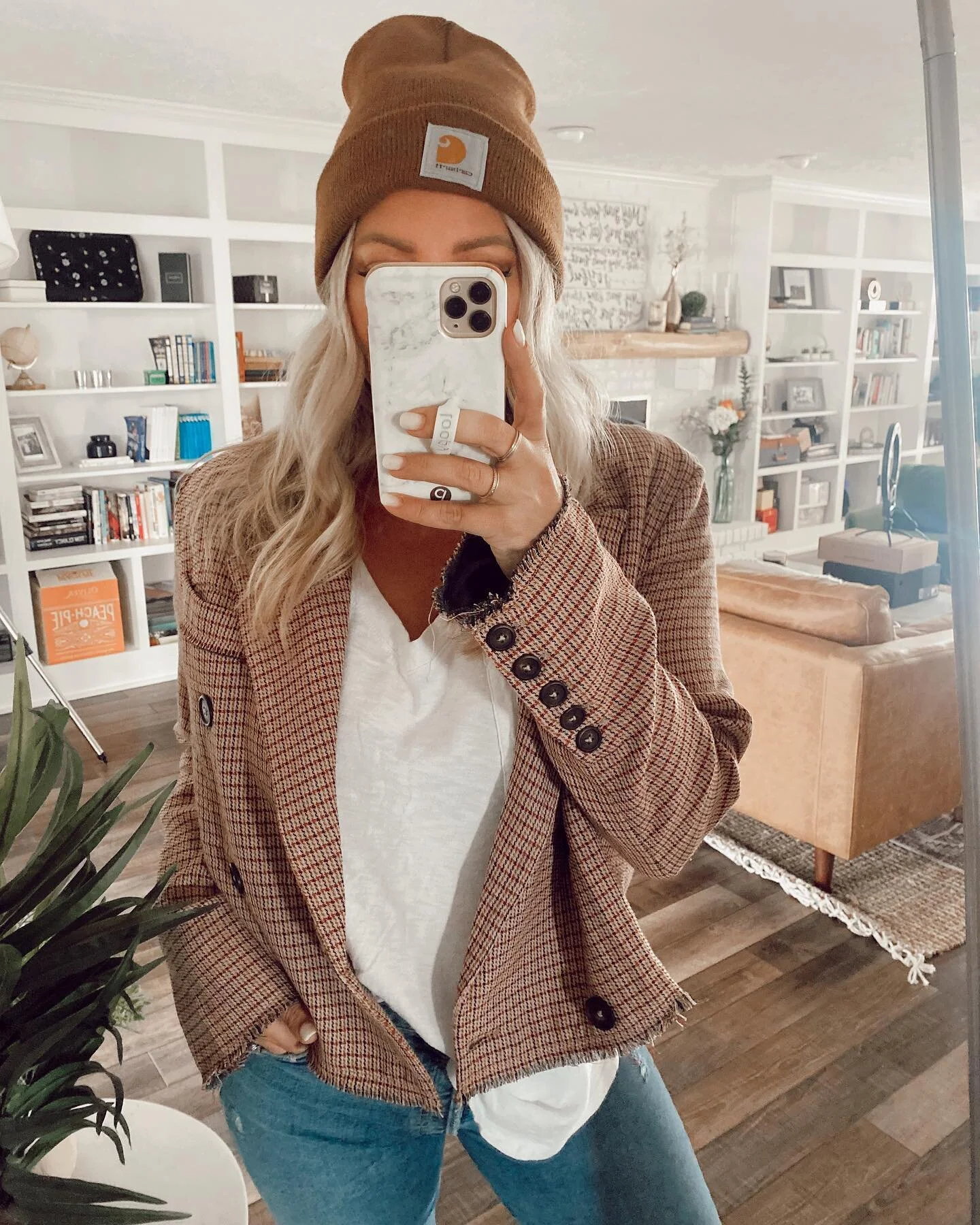 it was 45 when I woke up this morning, and I&rsquo;m here for it. 🍂🌾 layer me up! ⁣
⁣
@liketoknow.it http://liketk.it/2XG5X #liketkit