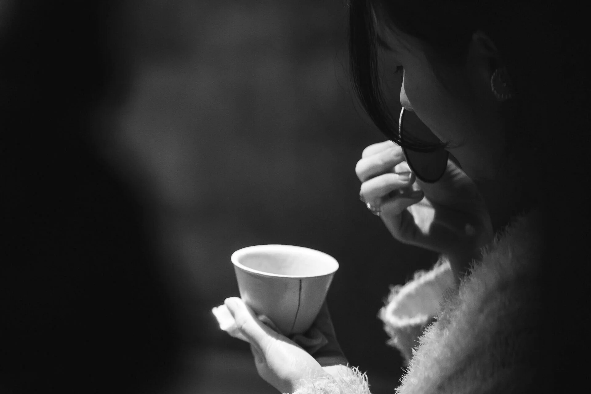 茶或花，你如何描述她？直覺、理性、感性？或是，都來一點。你已經開始嘗試自己沖泡茶葉了猜猜看她是哪一款茶（003, 004, 005, 006)