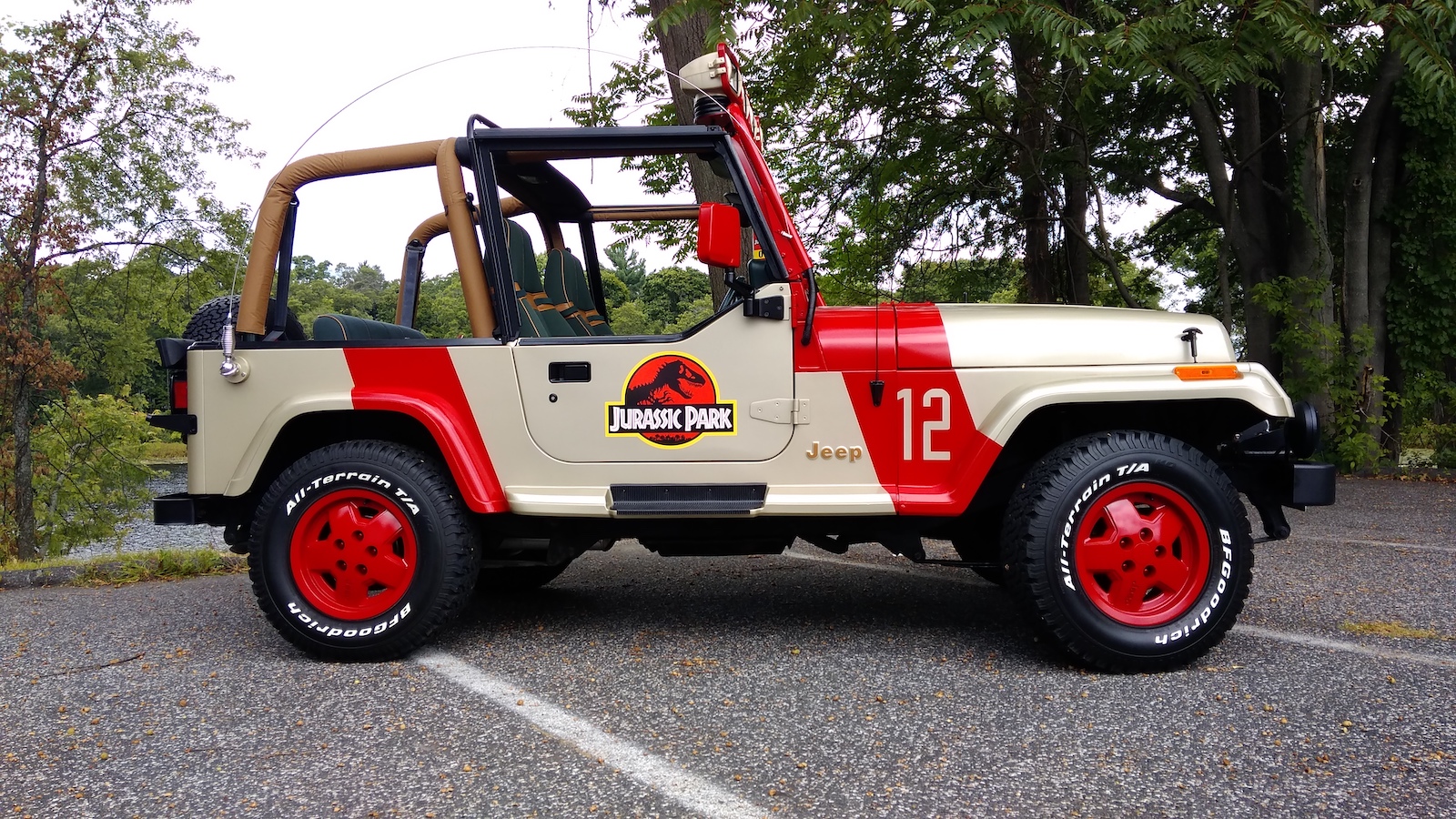 jurassic park jeep.jpg