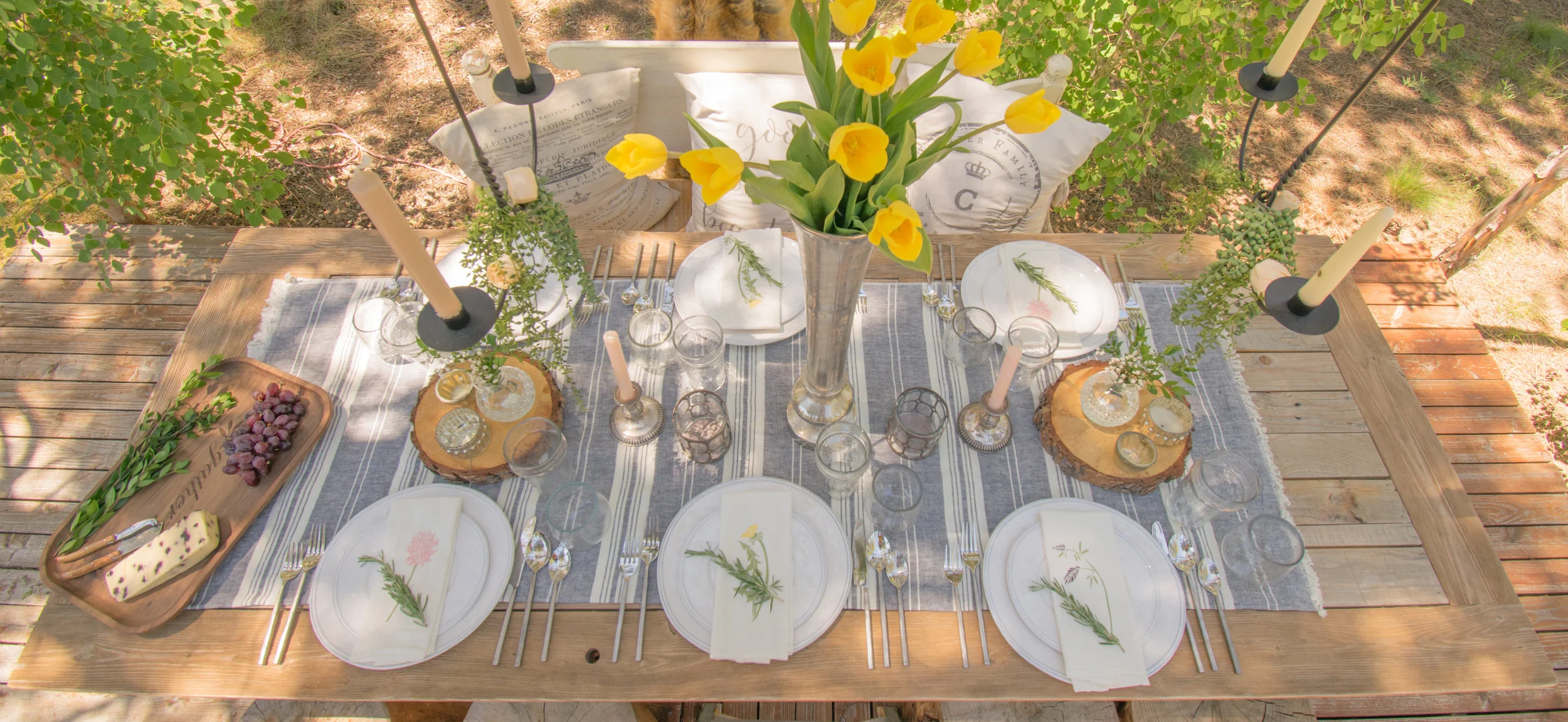 5 Simple Tips for Setting A Pretty Table Outside