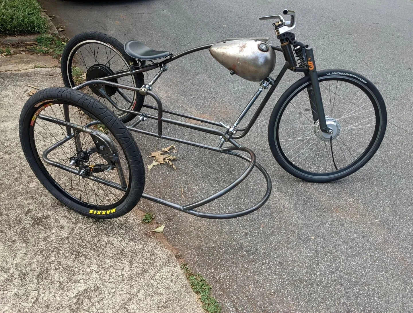 #caferacer #bobber #custombike #motorcycle #scrambler #chopper #biker #custom #motolife #harleydavidson #electricbike #ebike #sidecar #bikelife #bikelifestyle #lowrider