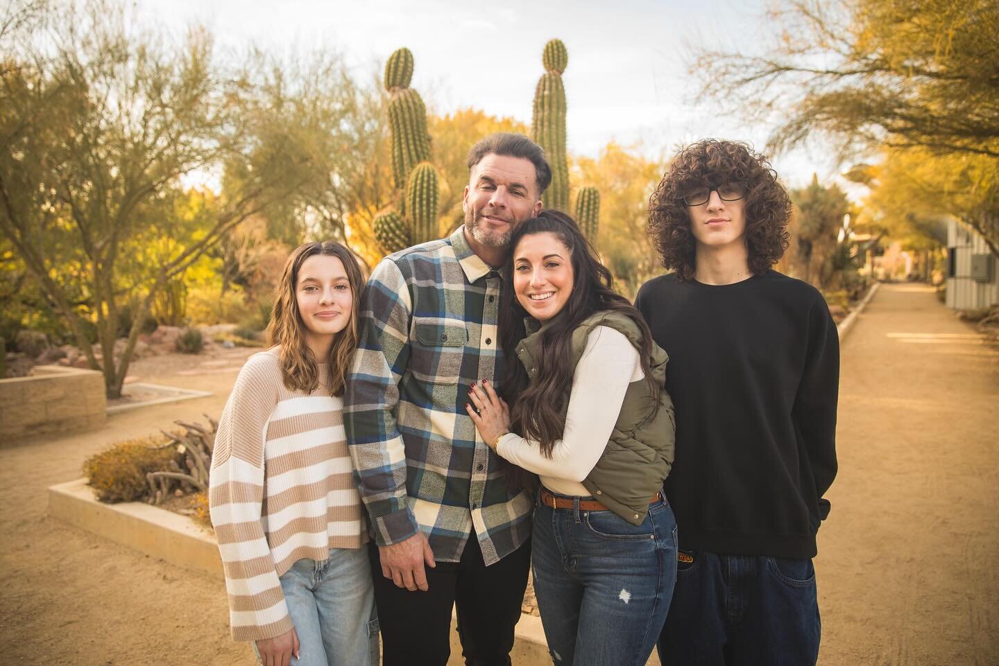 This was a special session for me.

The amazing Matriarch of this gorgeous family is the very same awesome human who helped us find and buy our dream house two years ago!! Eternal thanks to you, Alex.

If you ever have any real estate needs in the La