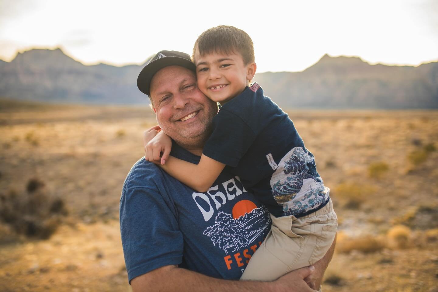 I freaking love Red Rock Canyon *almost* as much as I love this dynamic Father &amp; Son team&hellip;

It&rsquo;s just such a stunning backdrop to photograph gorgeous people in, it never fails to take my breath away.

Aiden had SO much fun exploring 