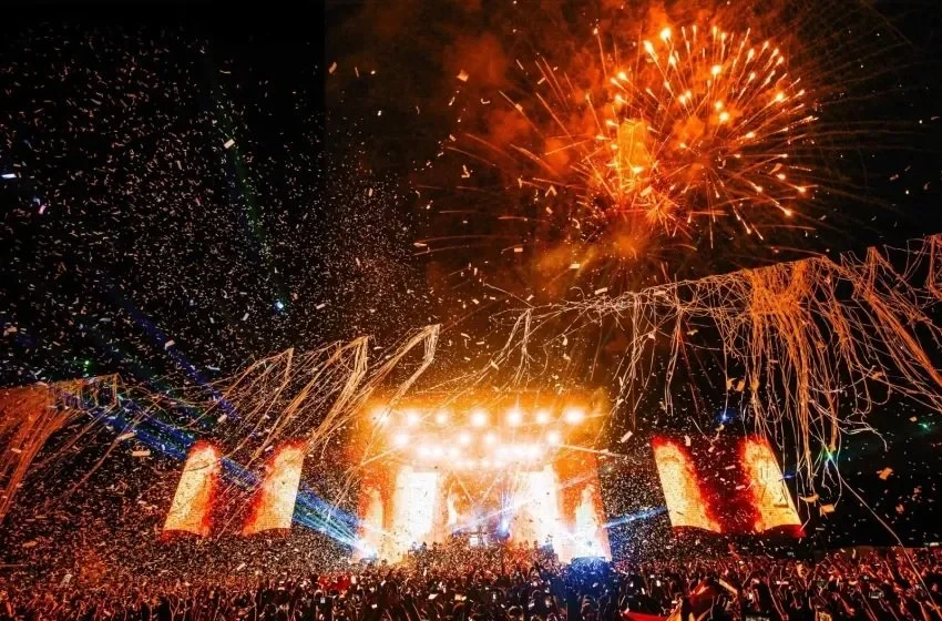 Sea Dance Festival in Budva on the beach with live music and crowd by the Adriatic coast.